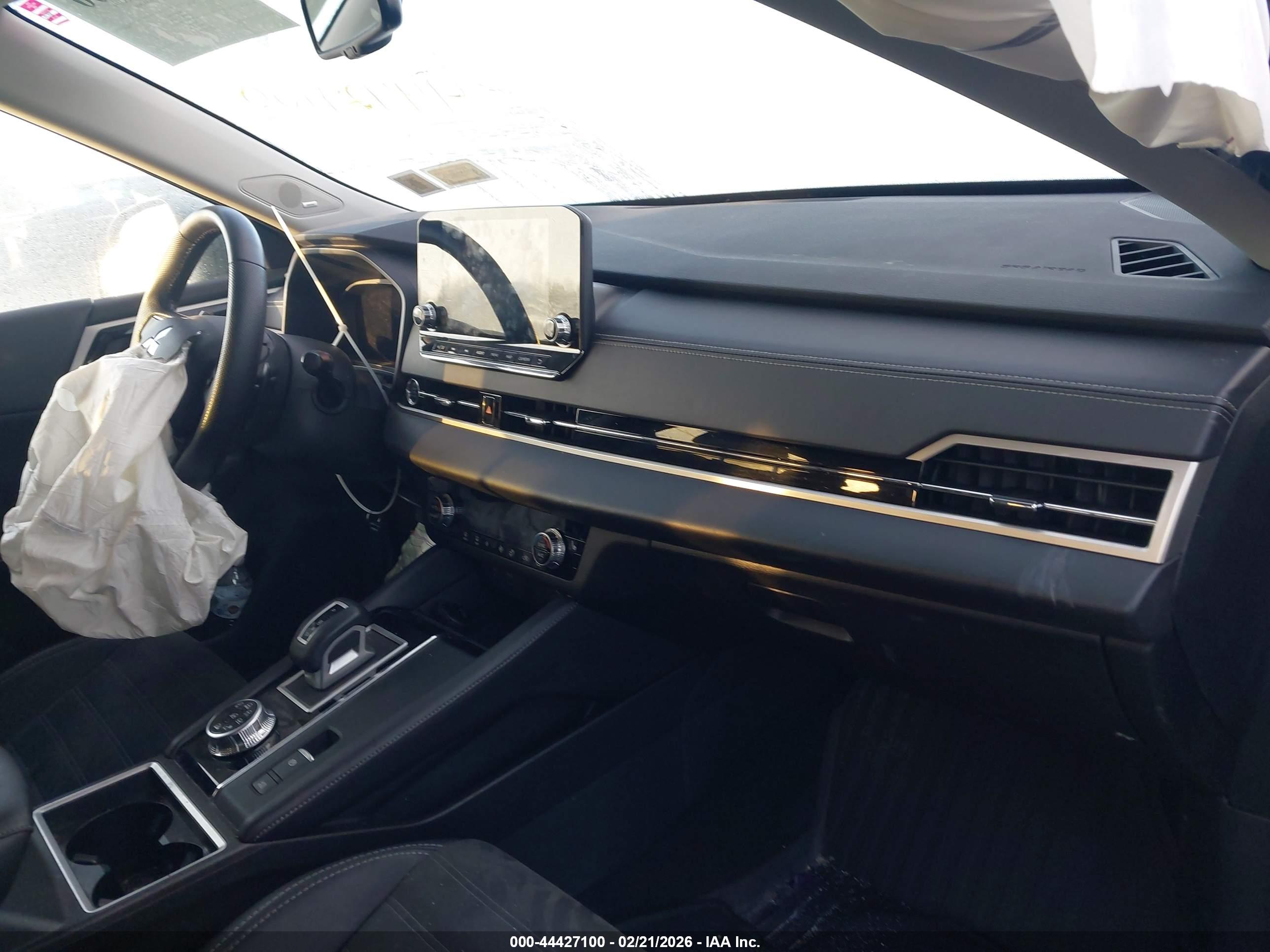 MITSUBISHI OUTLANDER image 5
