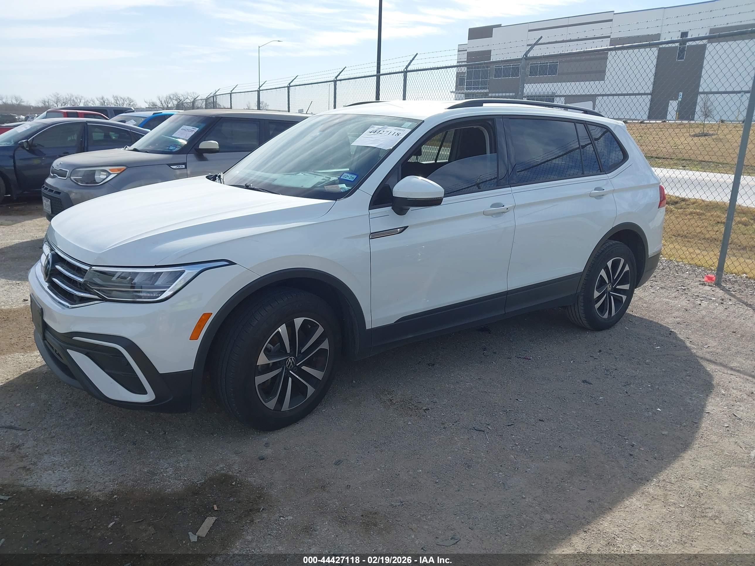VOLKSWAGEN TIGUAN image 2
