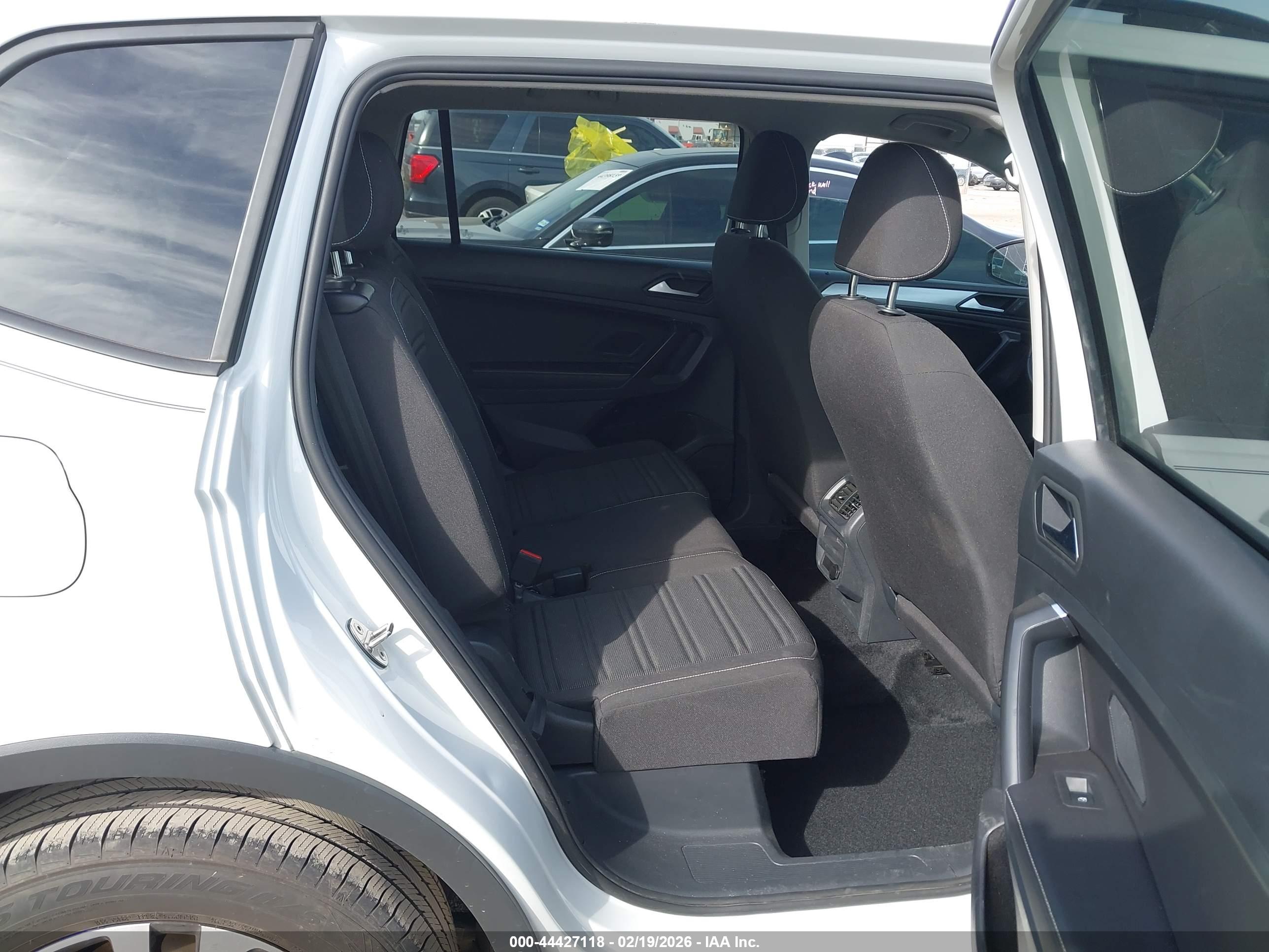 VOLKSWAGEN TIGUAN image 8