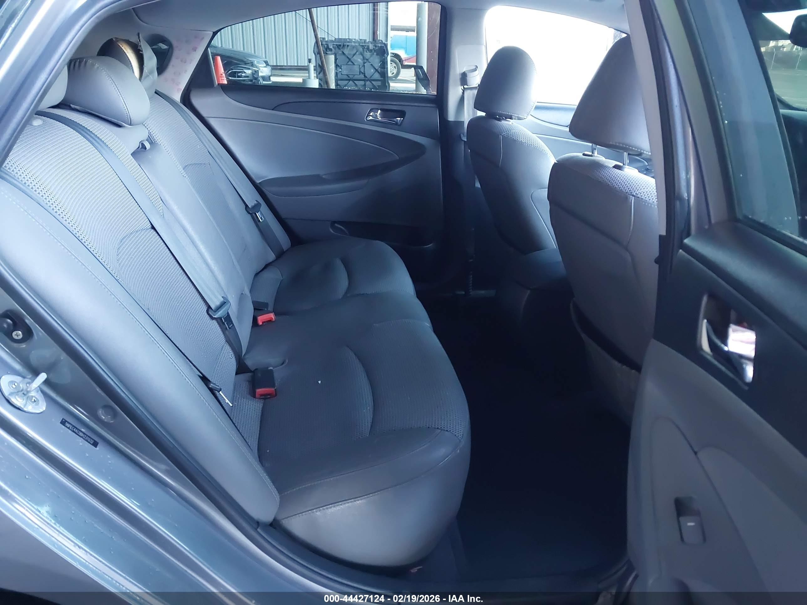 HYUNDAI SONATA image 8