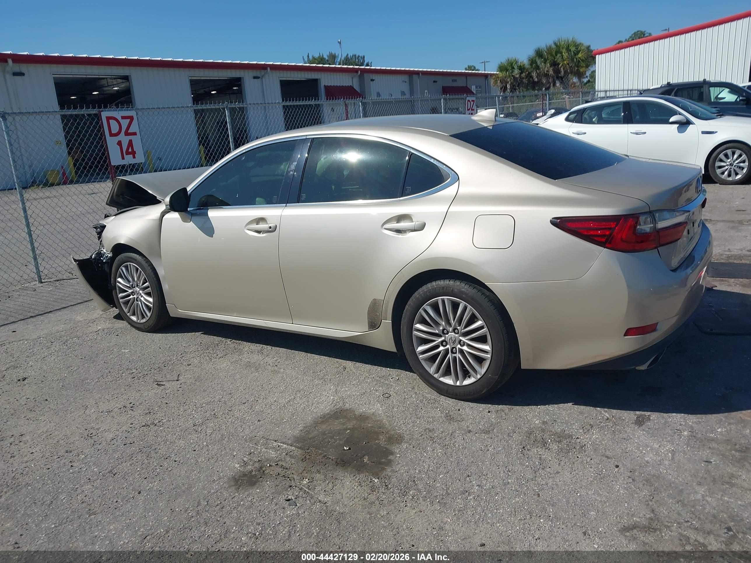 LEXUS ES image 3
