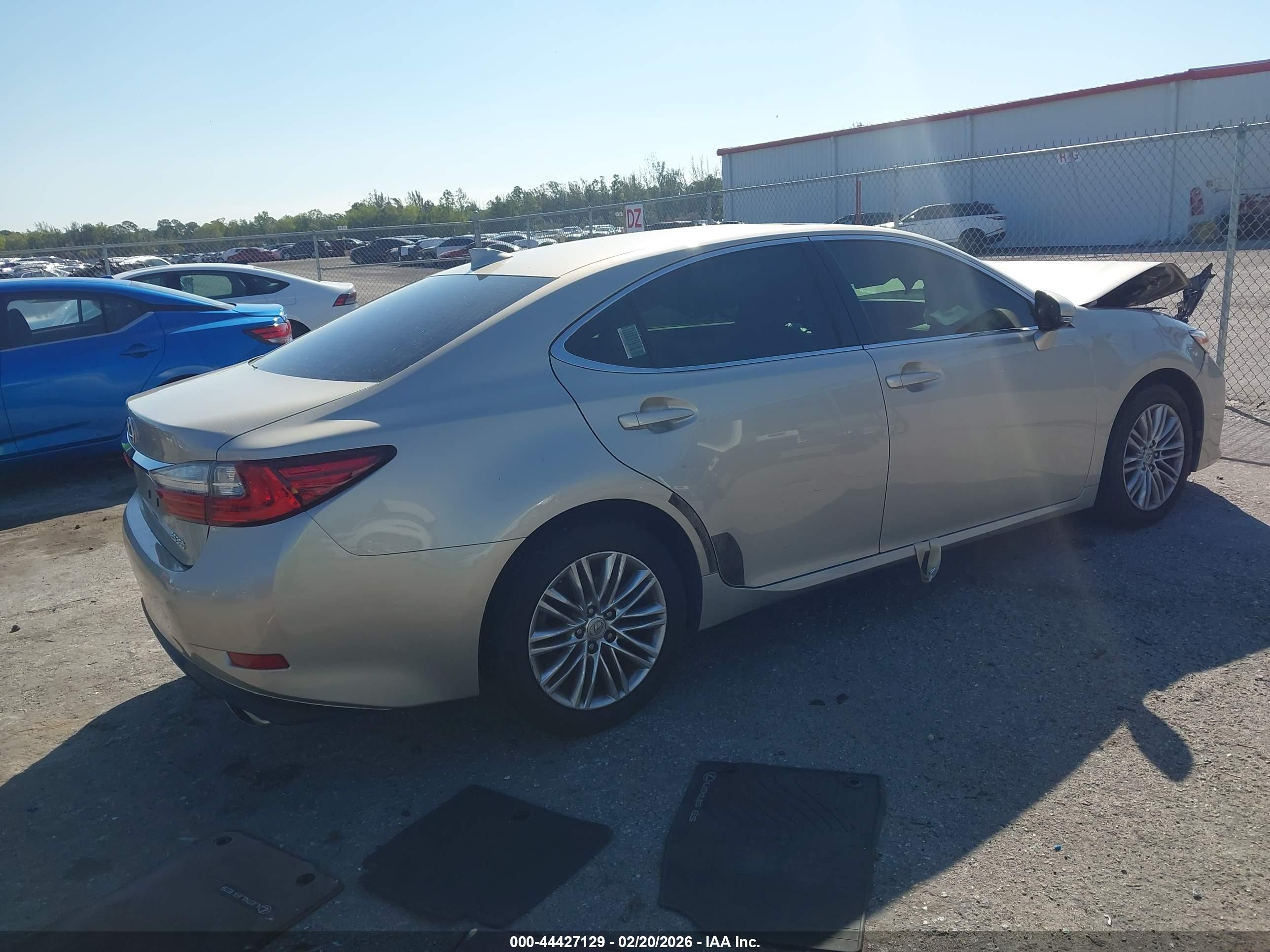 LEXUS ES image 4