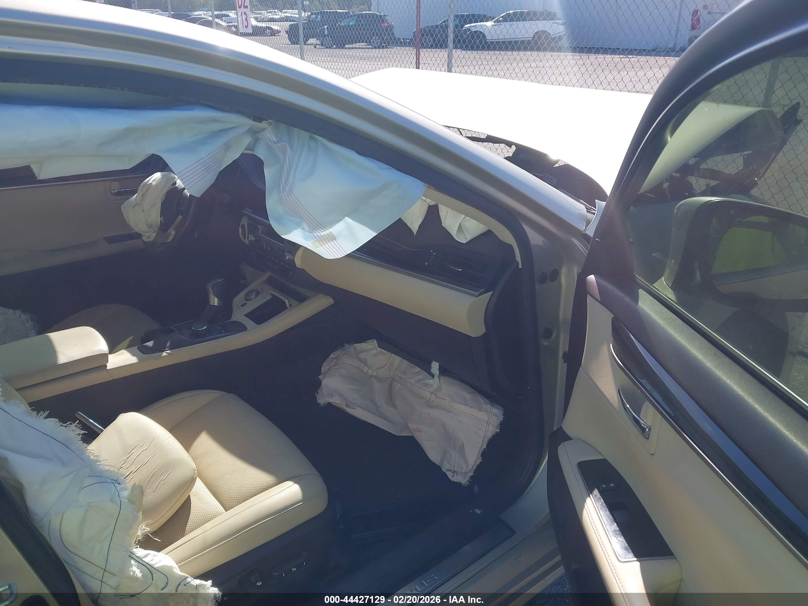 LEXUS ES image 5