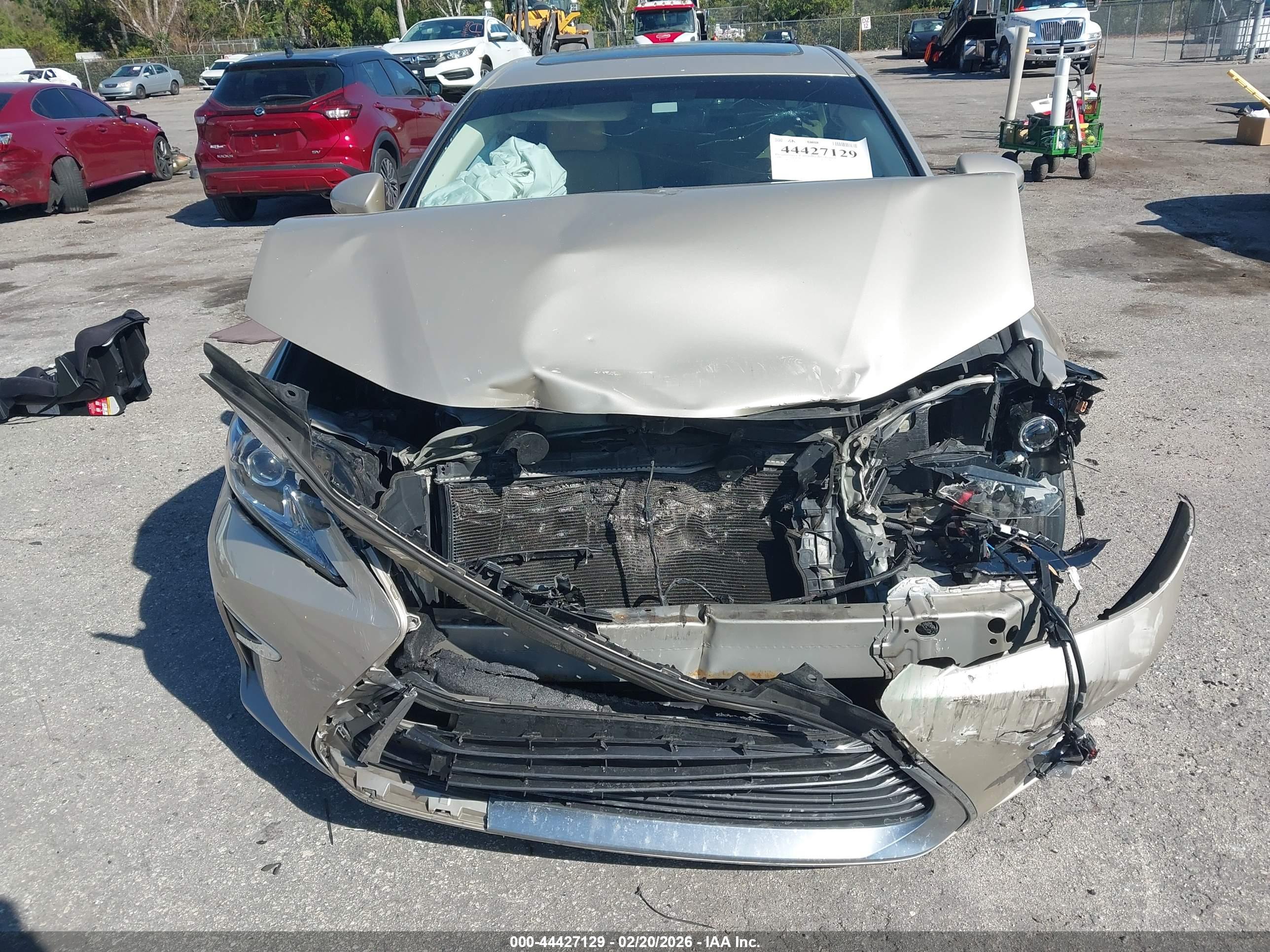 LEXUS ES image 6