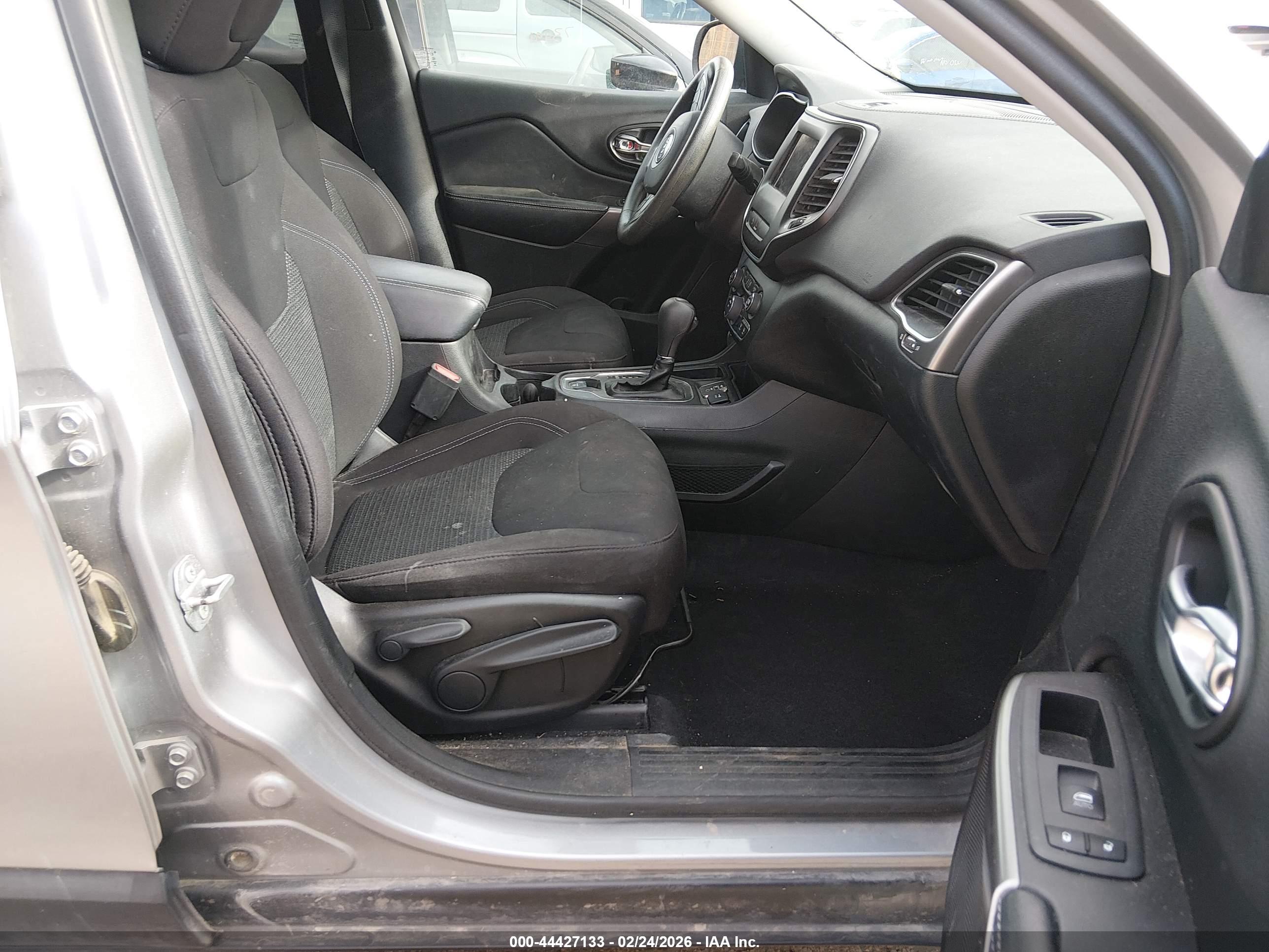 JEEP CHEROKEE image 5