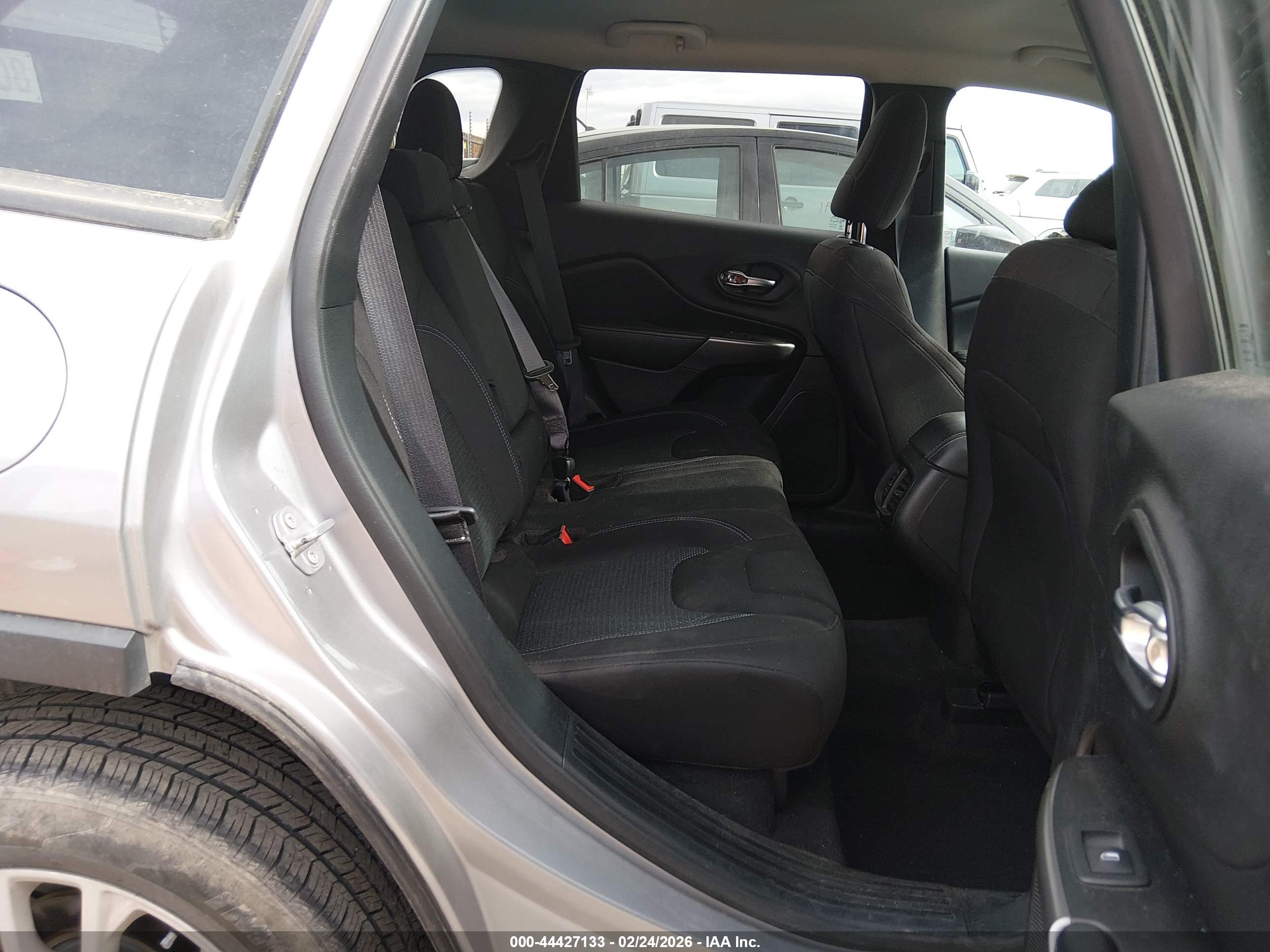 JEEP CHEROKEE image 8