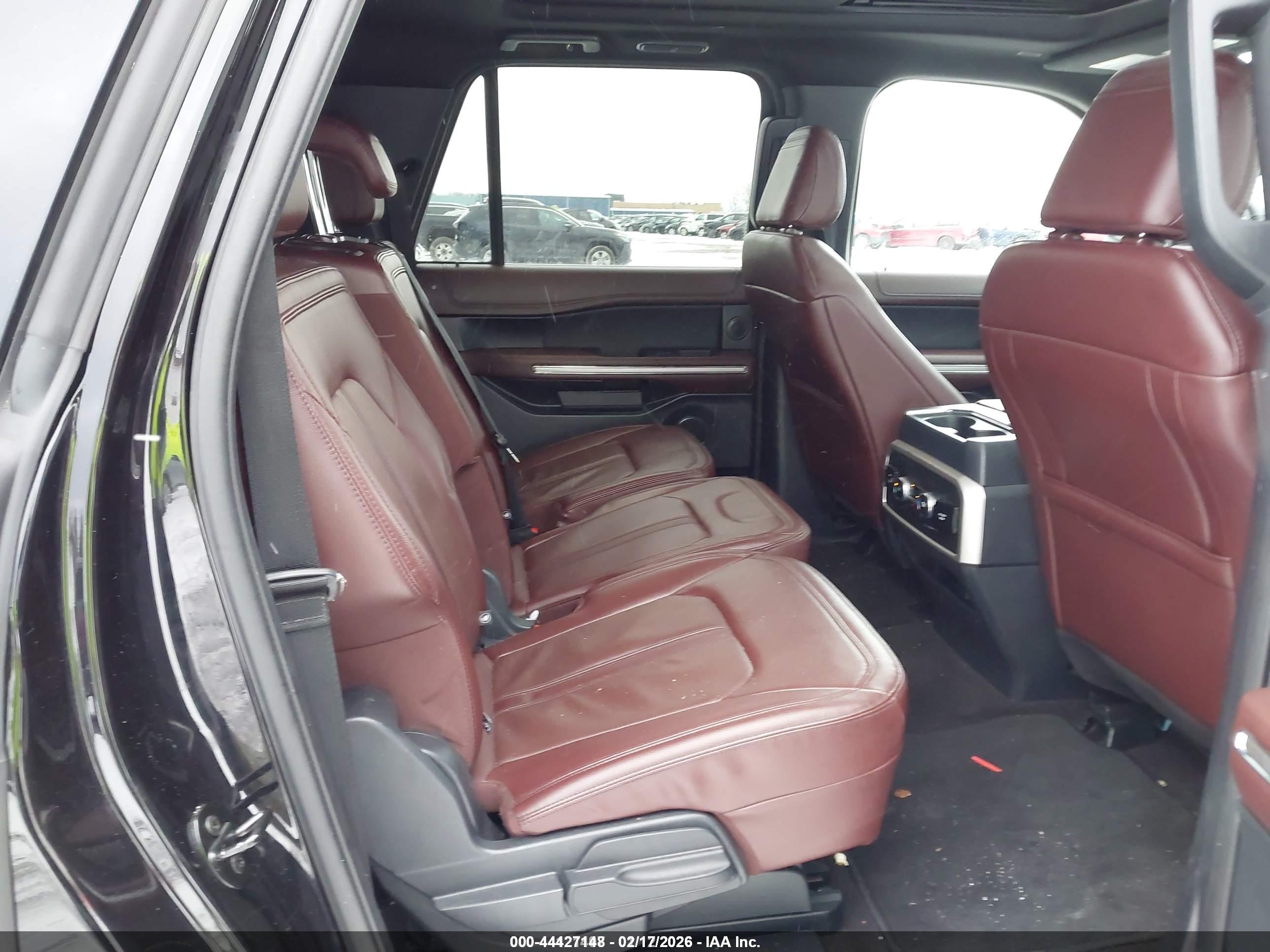 FORD EXPEDITION image 8