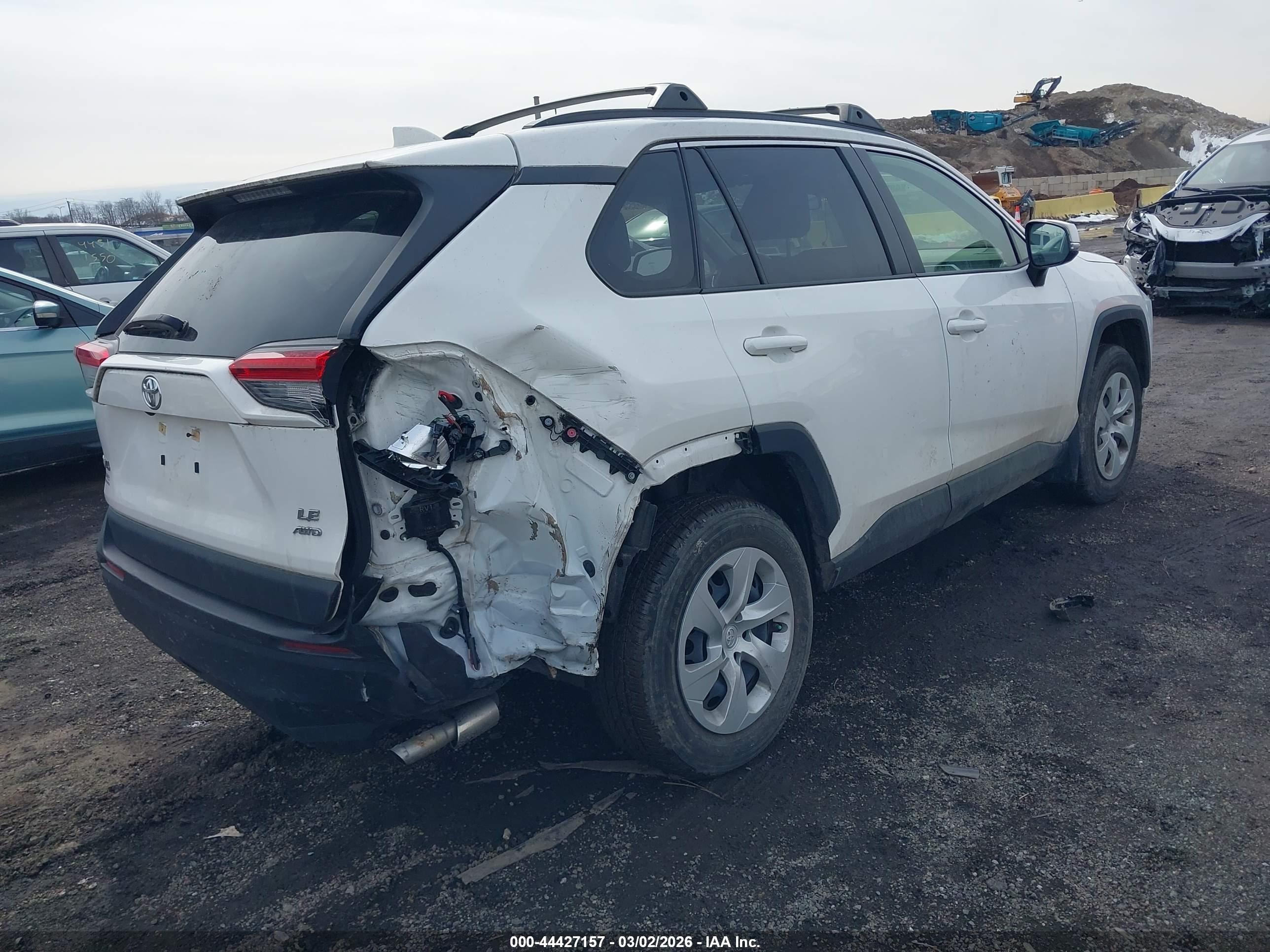 TOYOTA RAV4 image 4