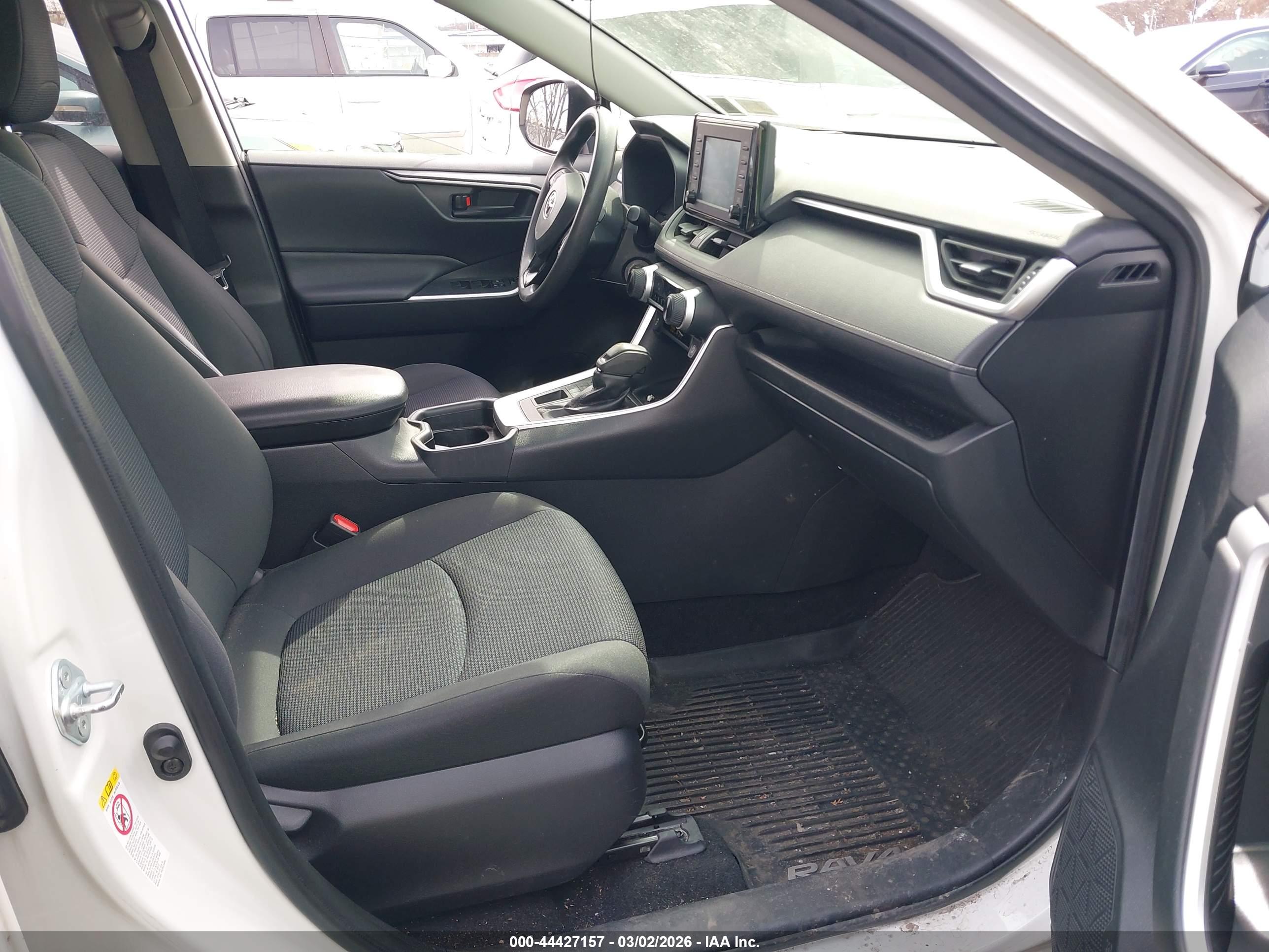 TOYOTA RAV4 image 5