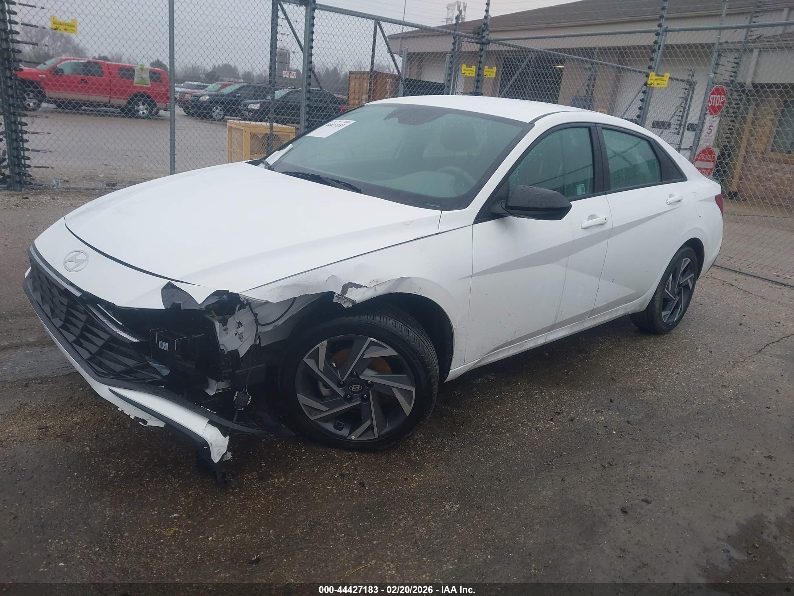 HYUNDAI ELANTRA image 2