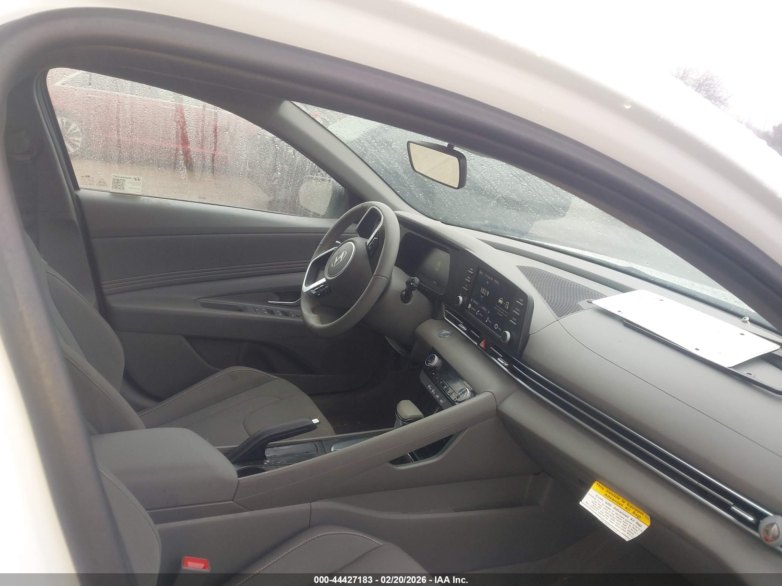 HYUNDAI ELANTRA image 5