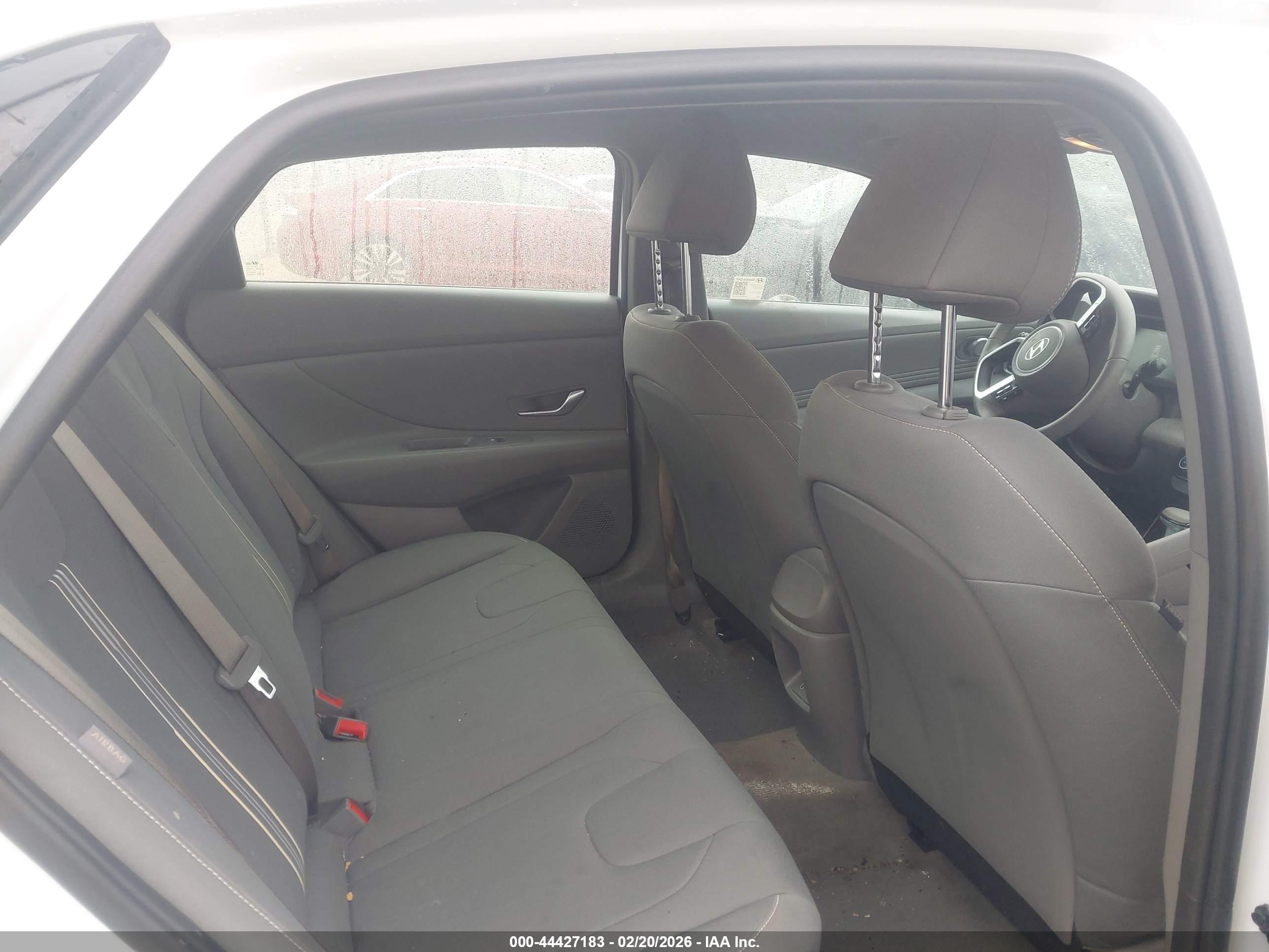 HYUNDAI ELANTRA image 8