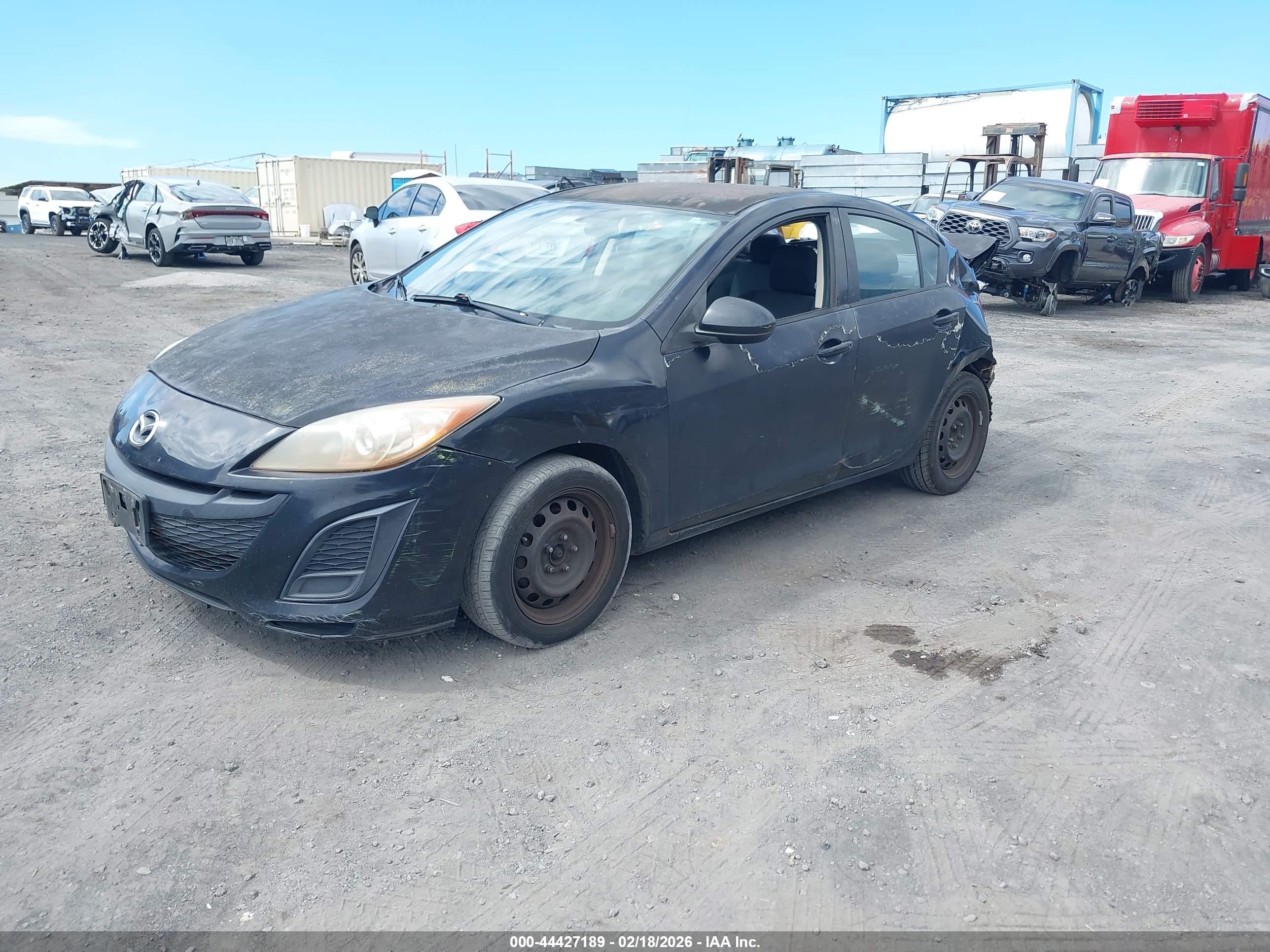 MAZDA MAZDA3 image 2