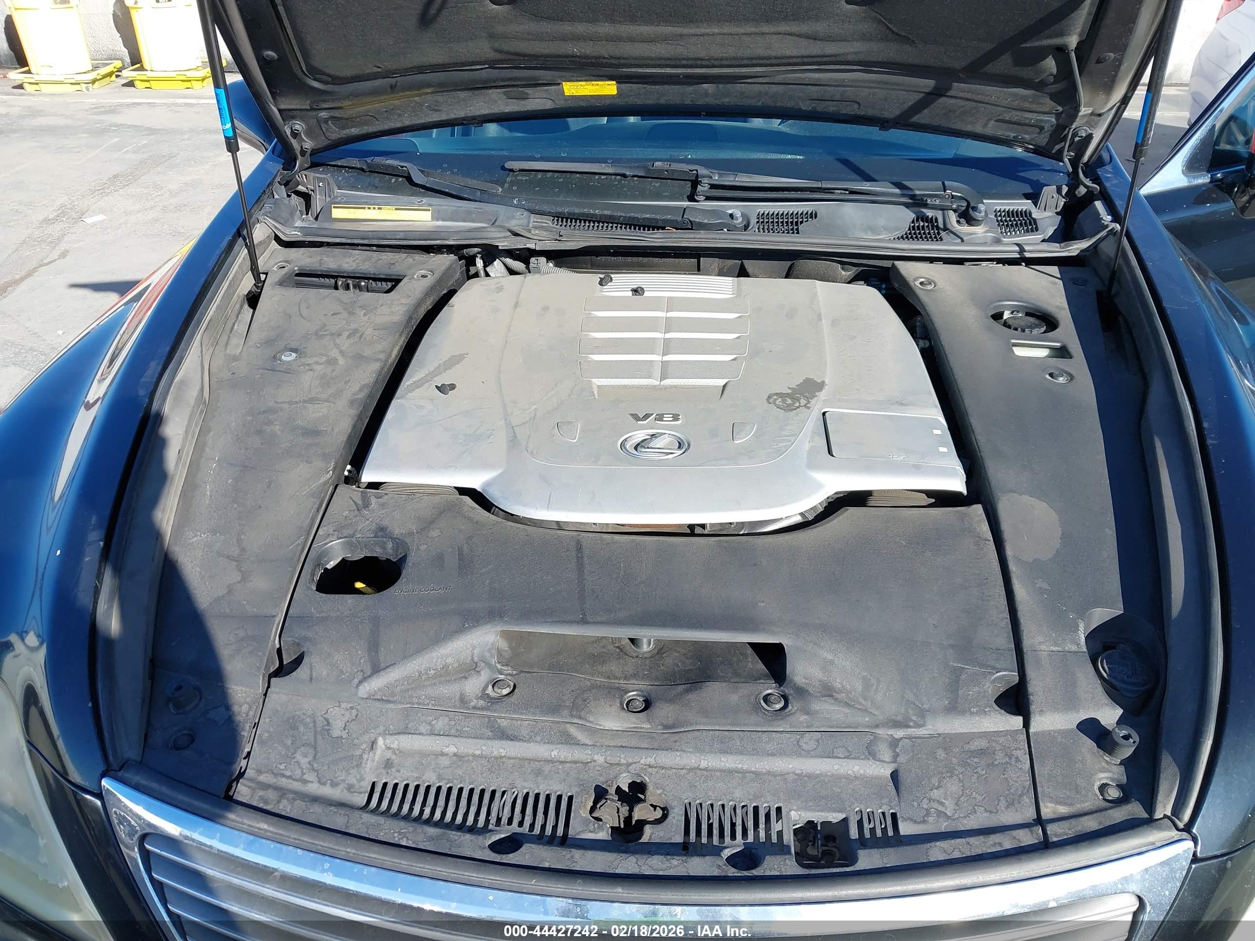 LEXUS LS image 6