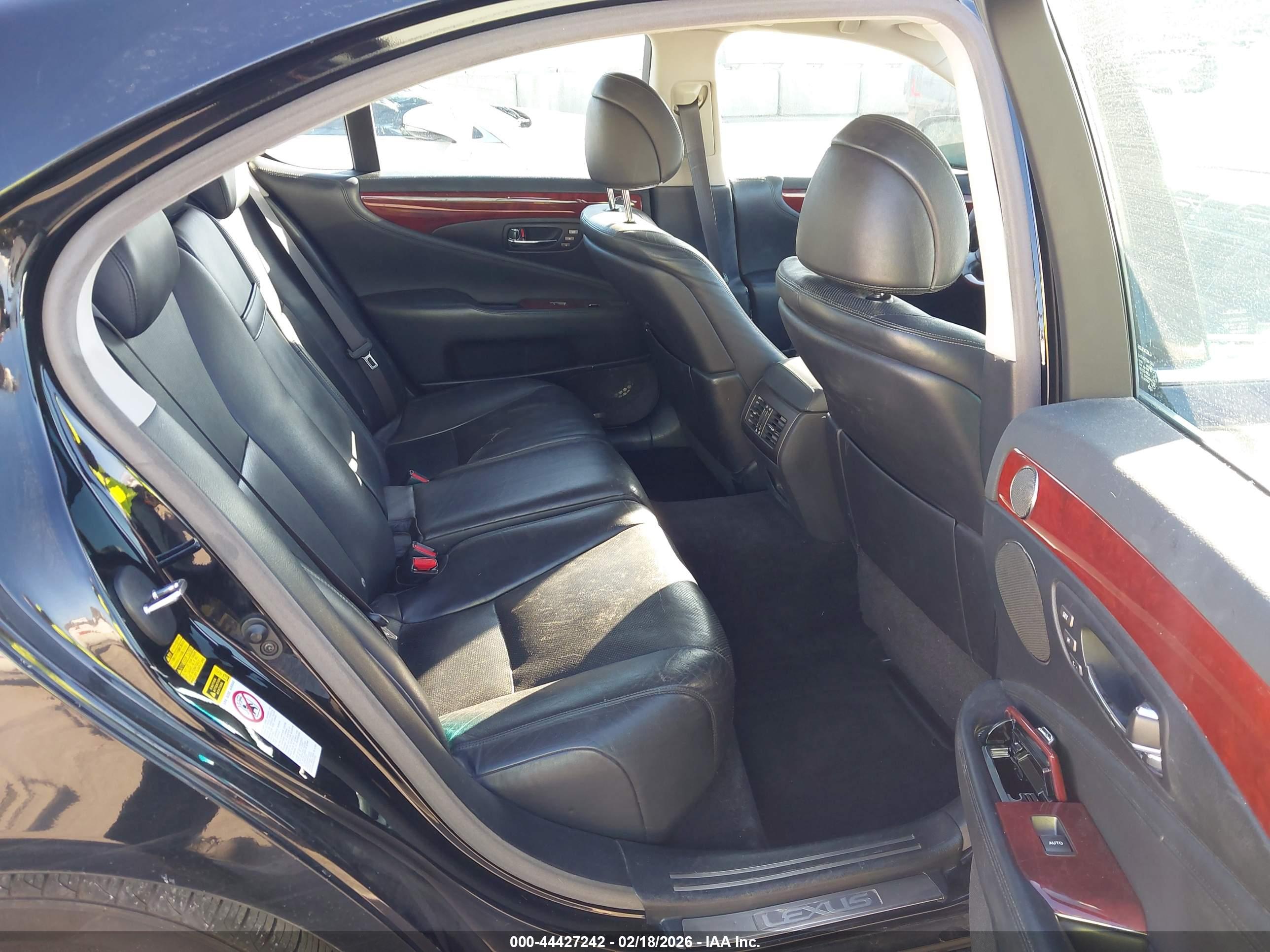 LEXUS LS image 8