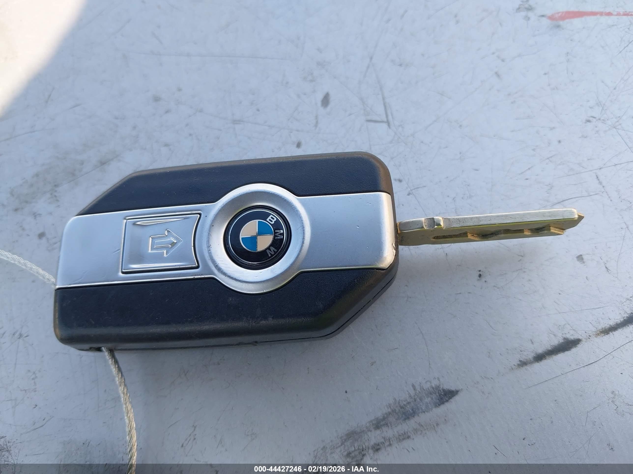 BMW F image 11
