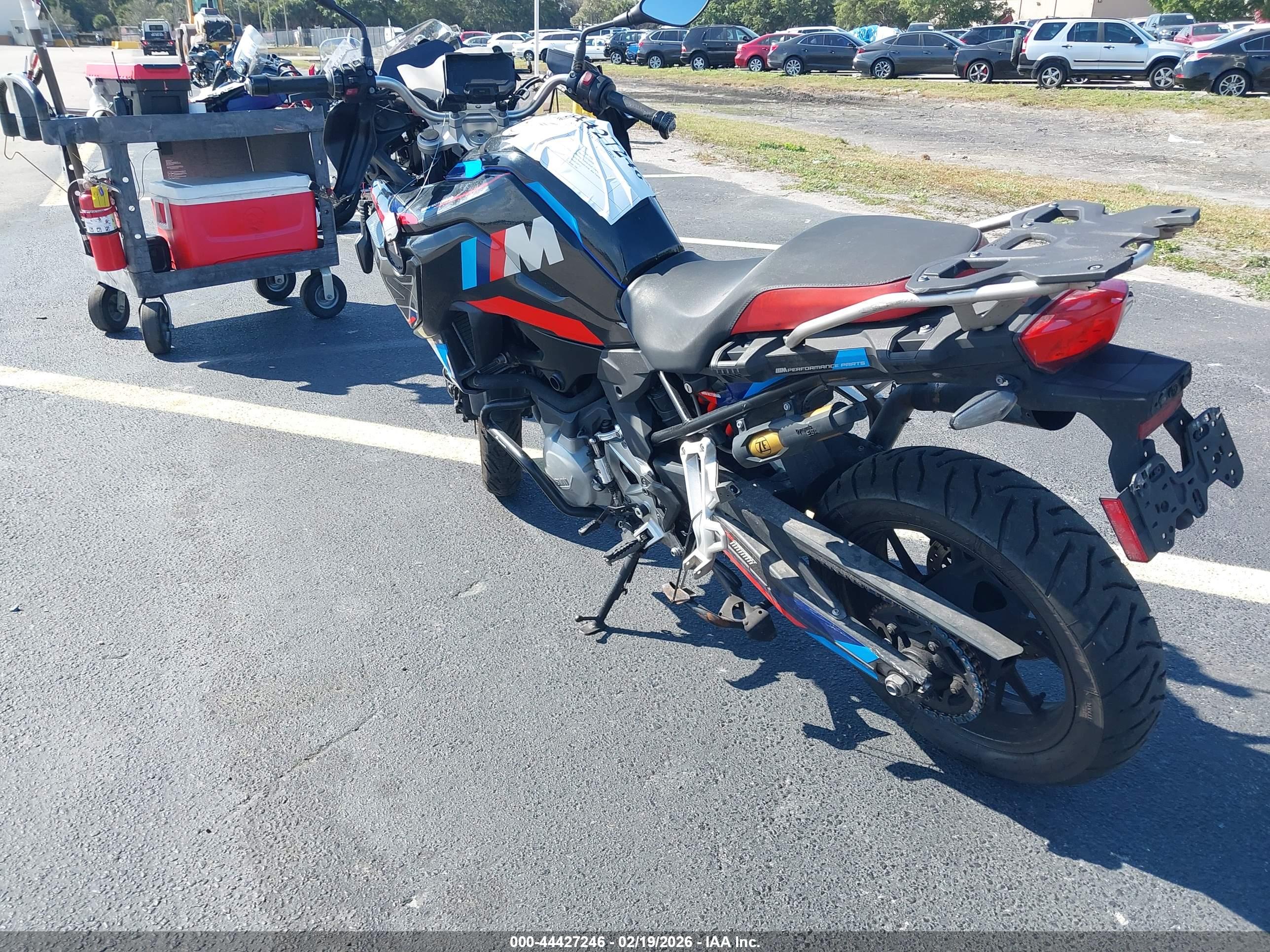 BMW F image 3