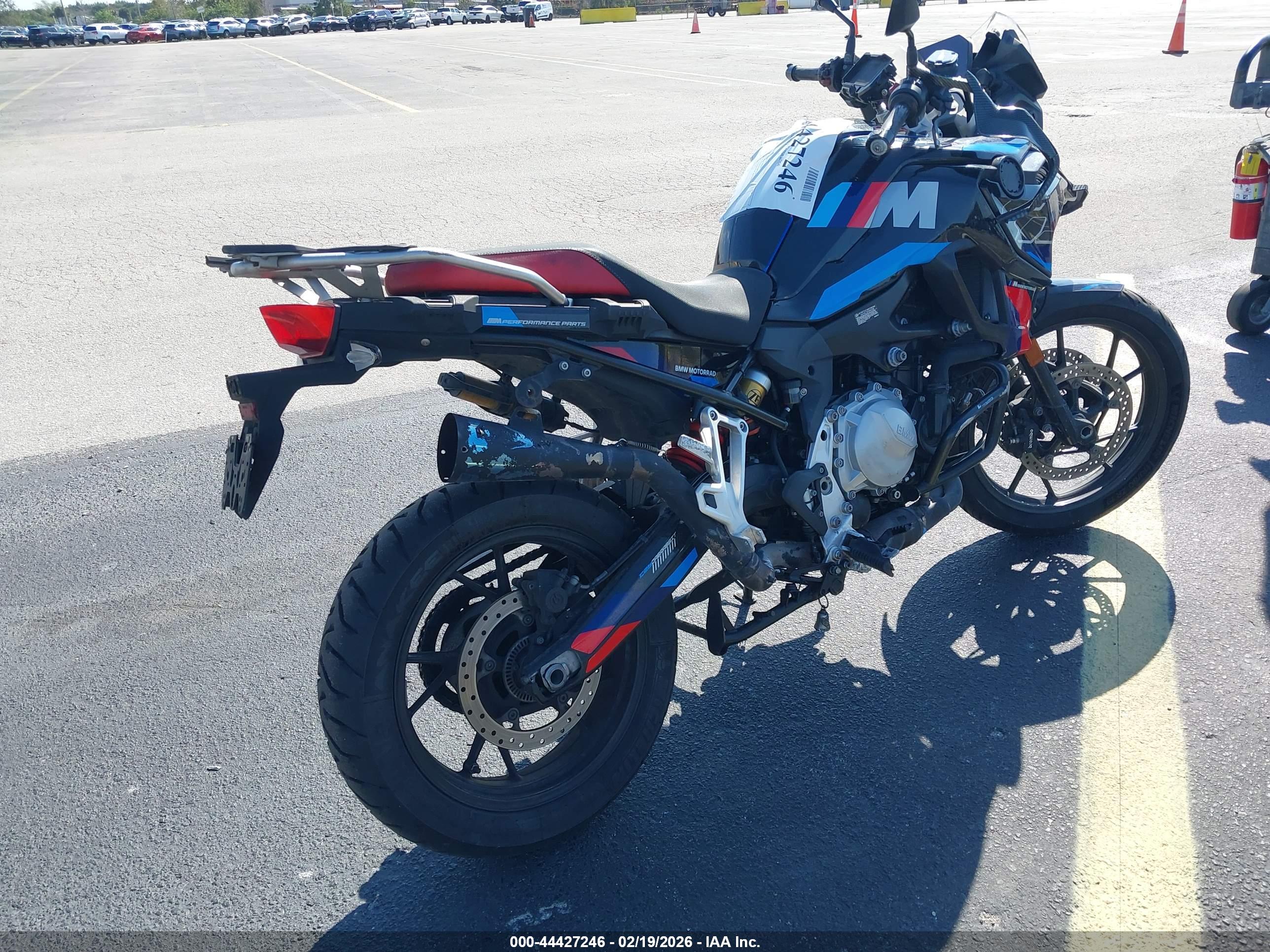 BMW F image 4