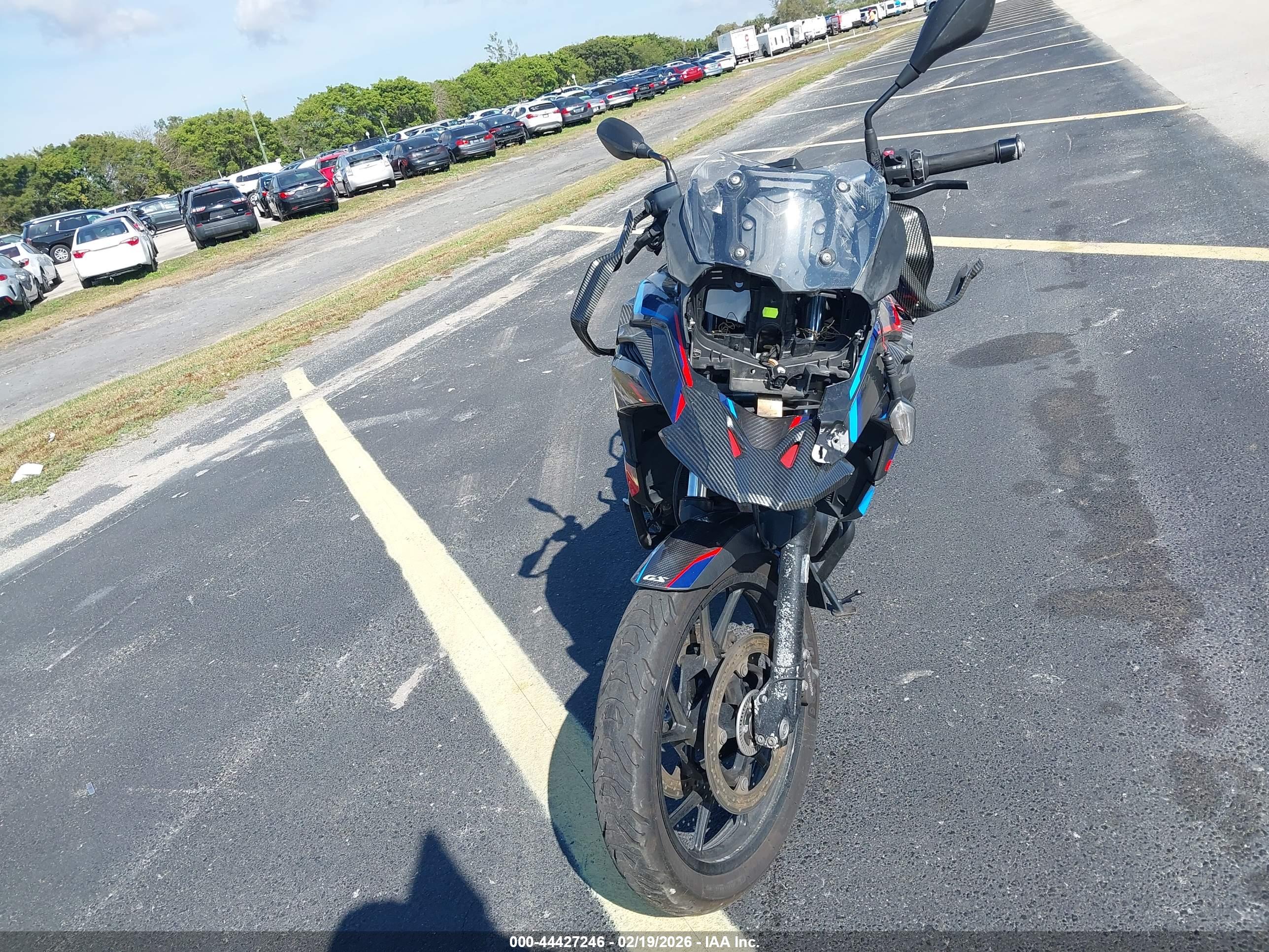 BMW F image 5