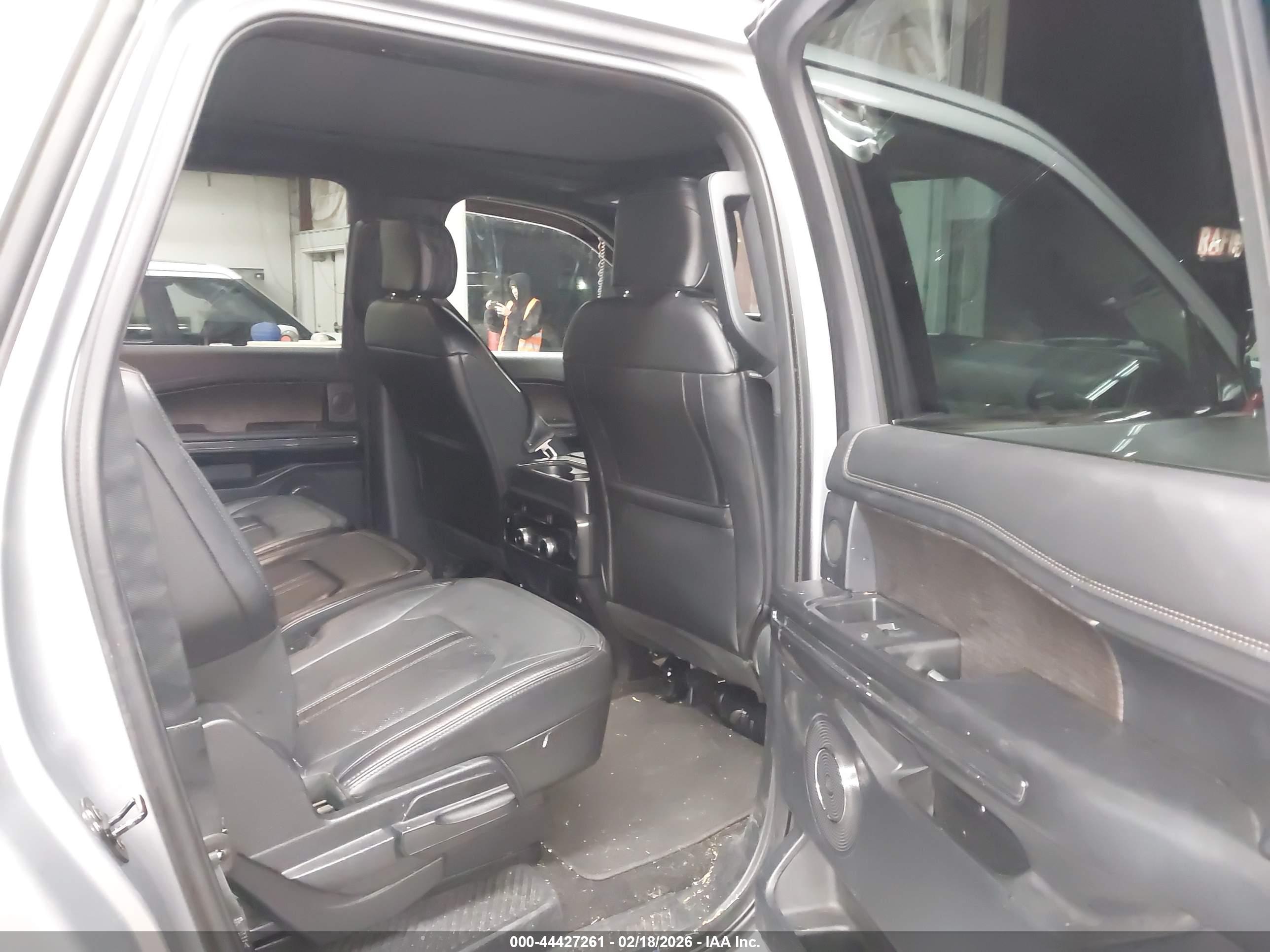 FORD EXPEDITION image 8