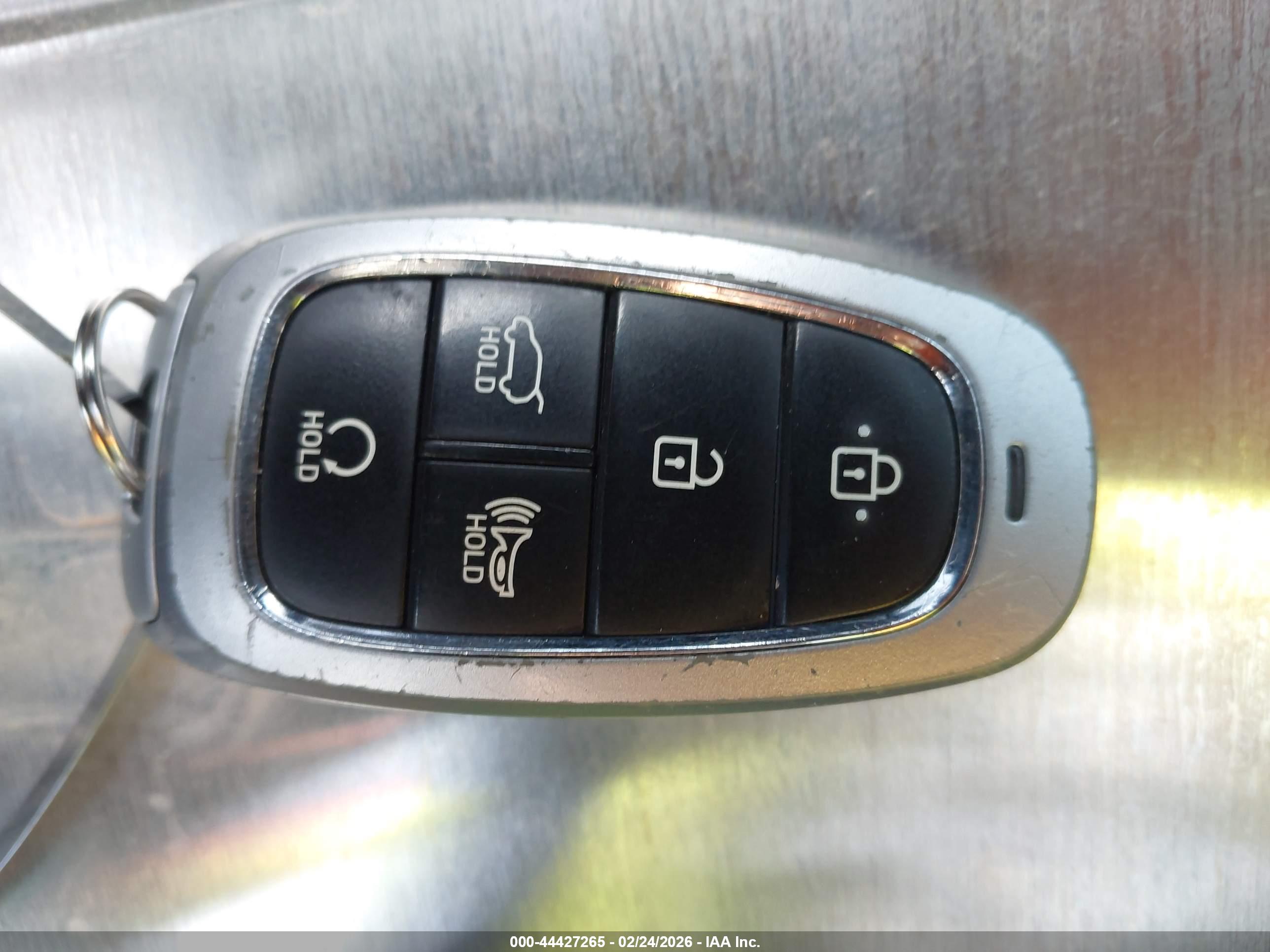HYUNDAI TUCSON image 11