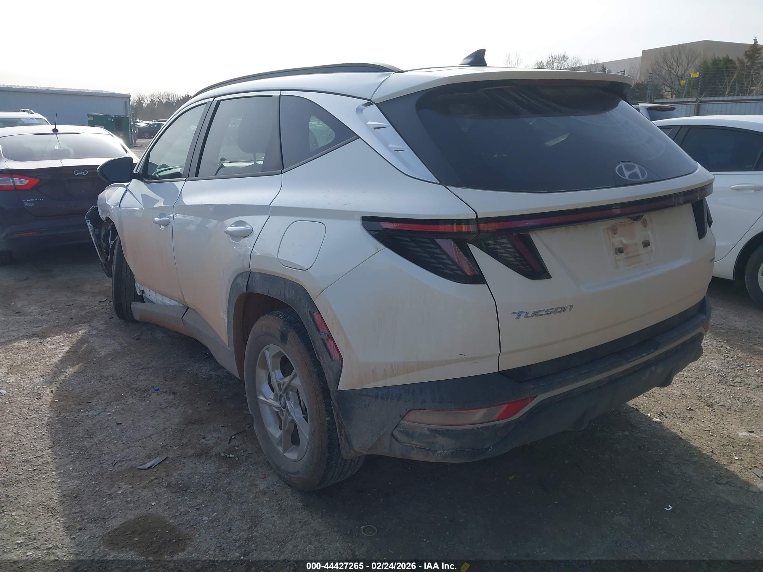 HYUNDAI TUCSON image 3