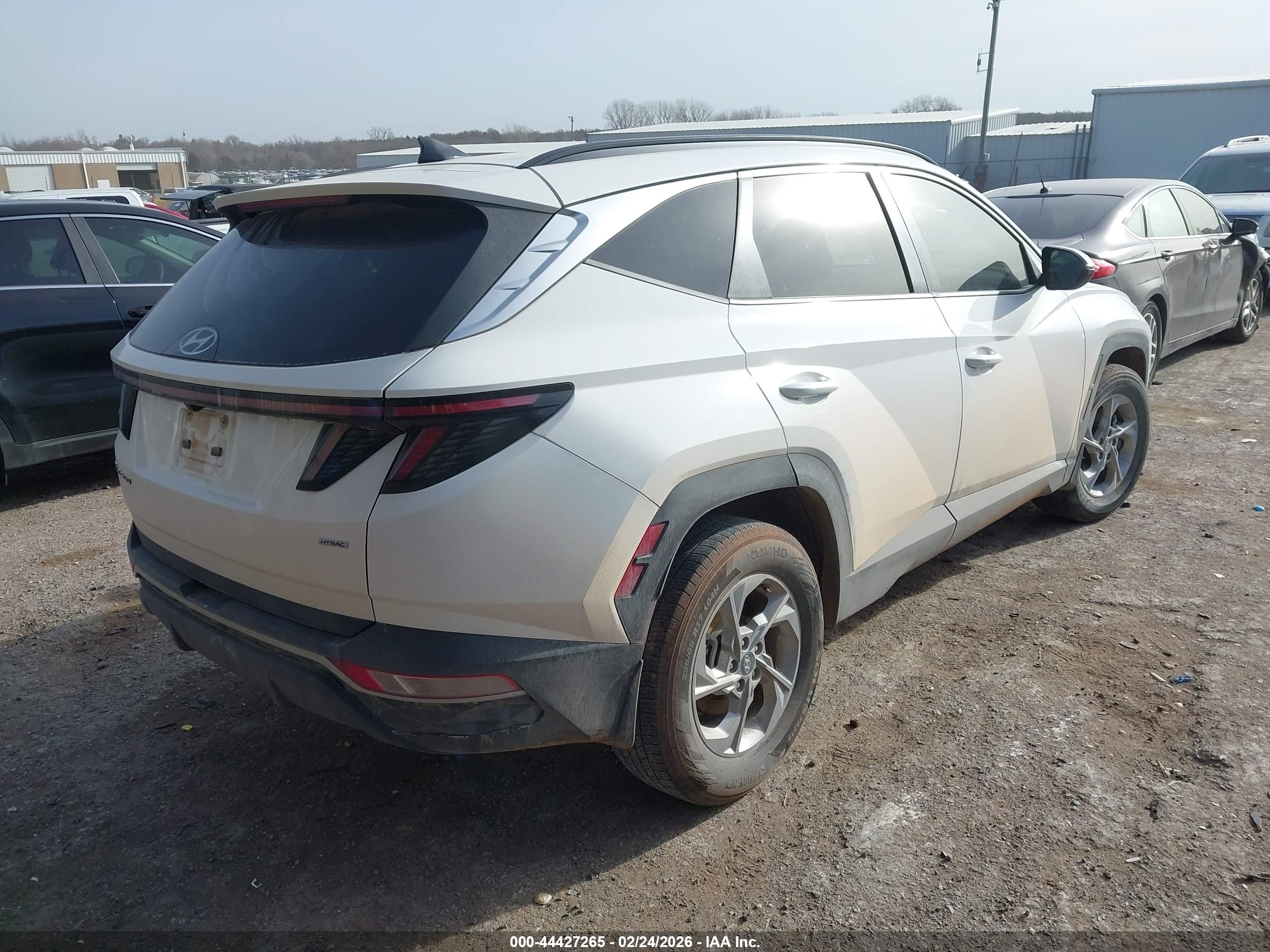 HYUNDAI TUCSON image 4