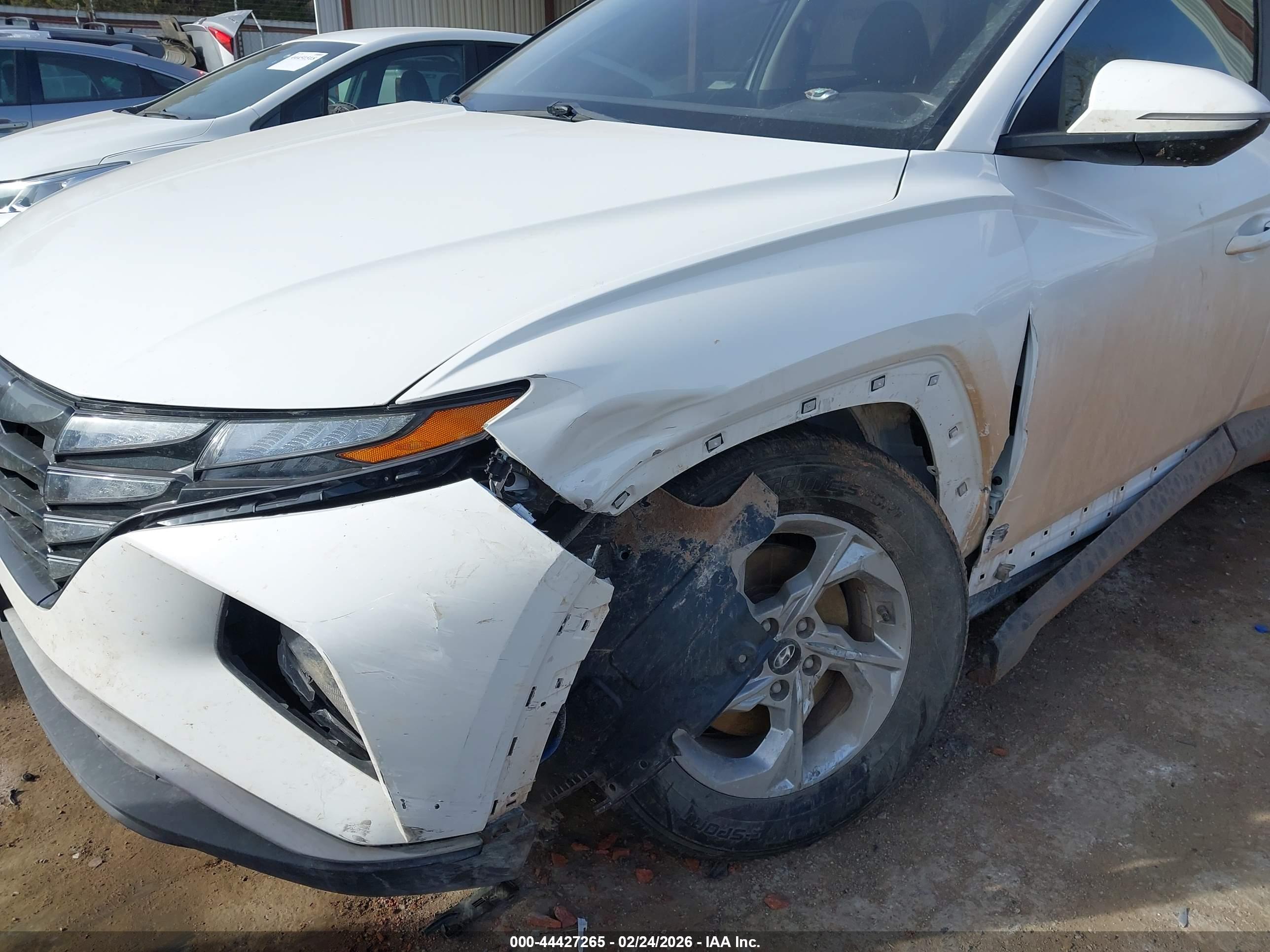 HYUNDAI TUCSON image 6