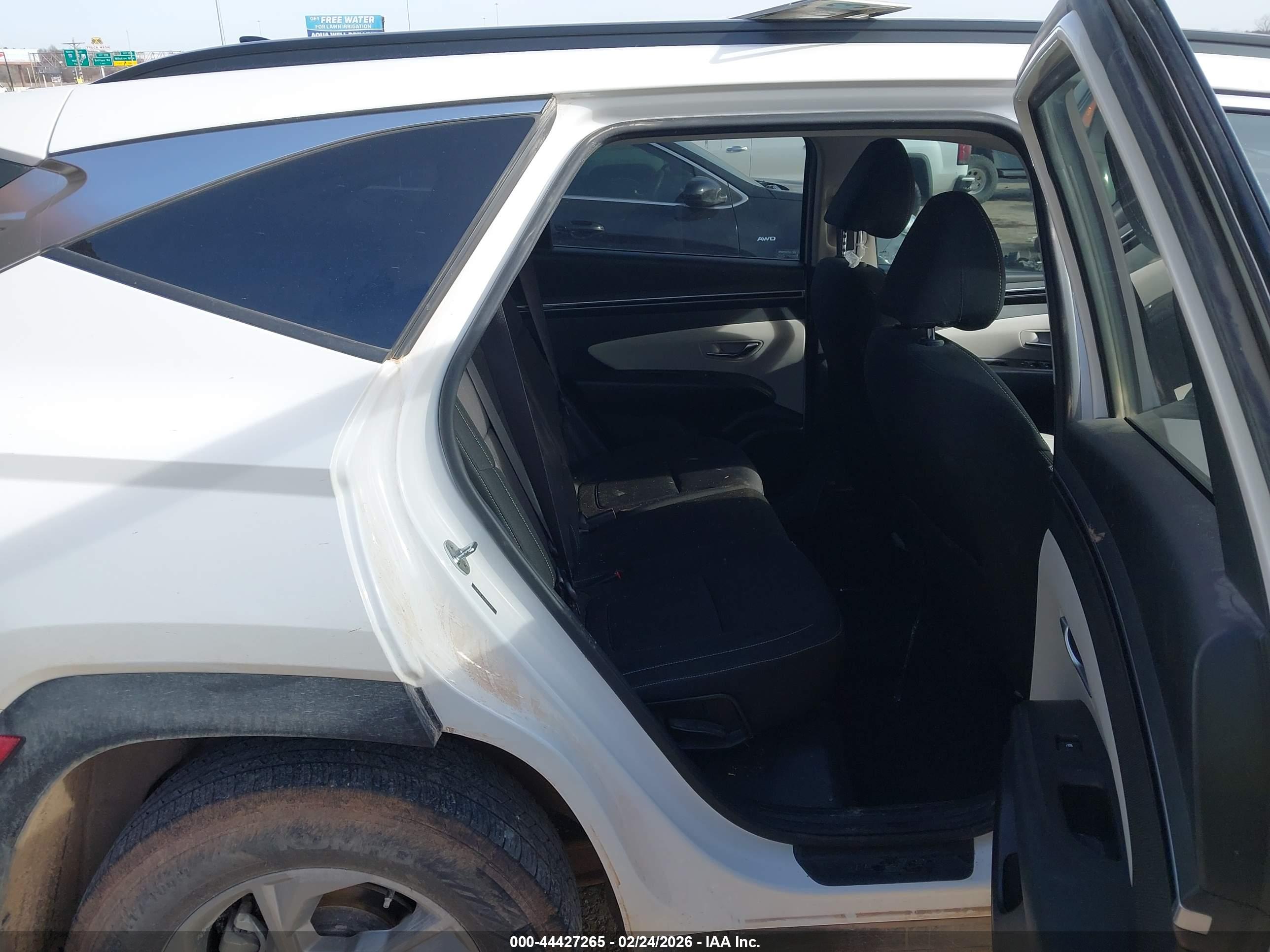 HYUNDAI TUCSON image 8