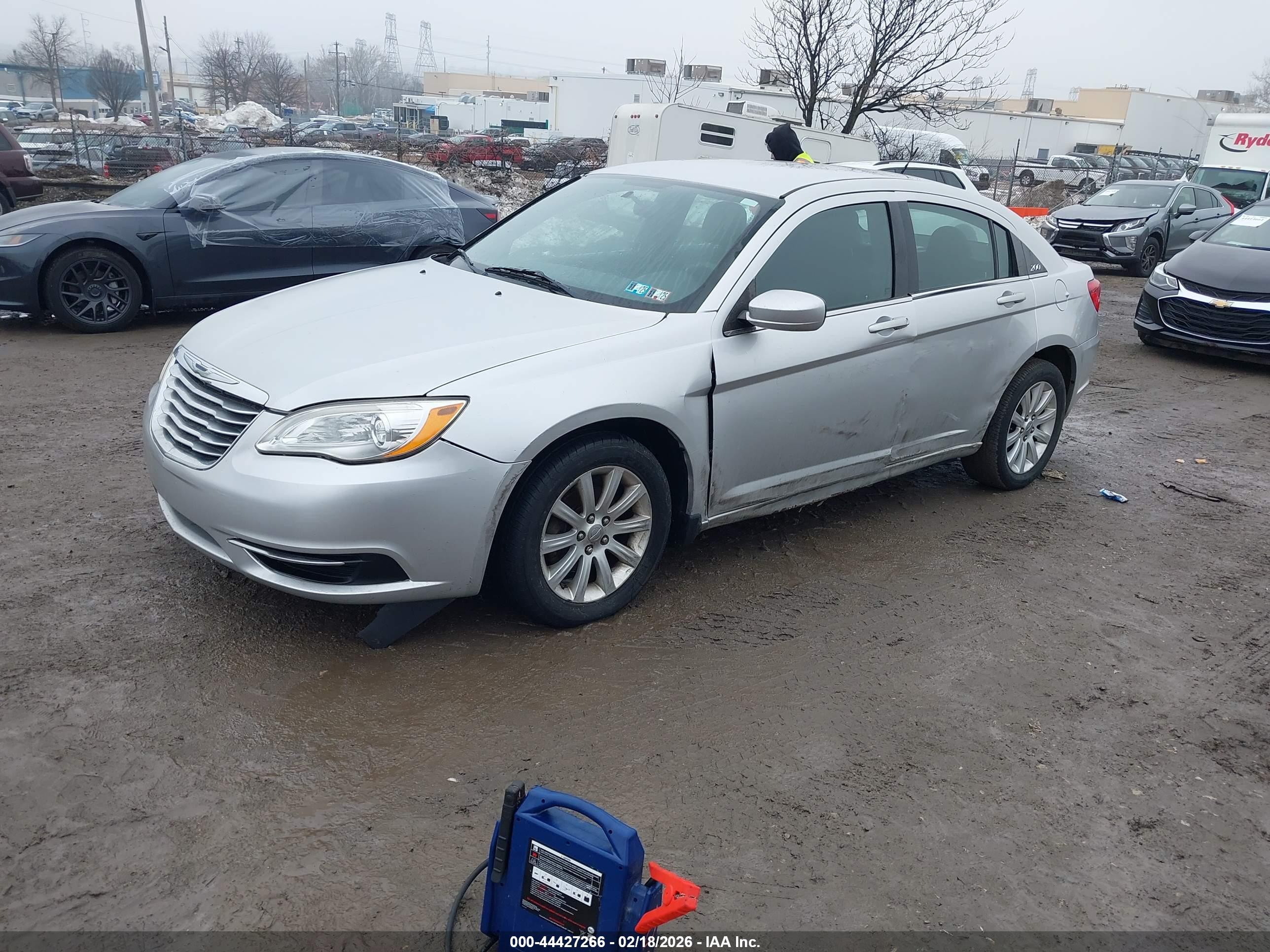 CHRYSLER 200 image 2