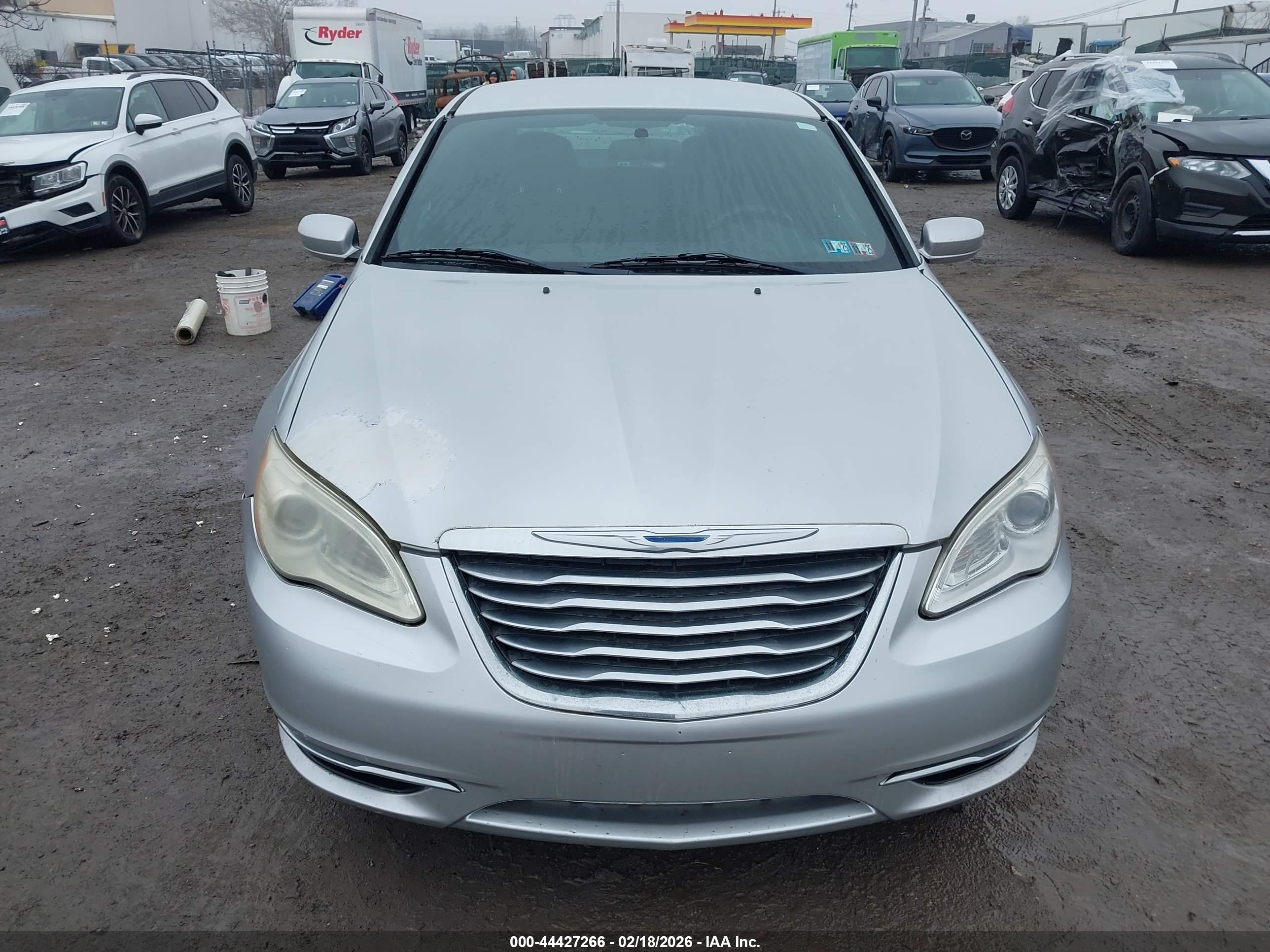 CHRYSLER 200 image 6