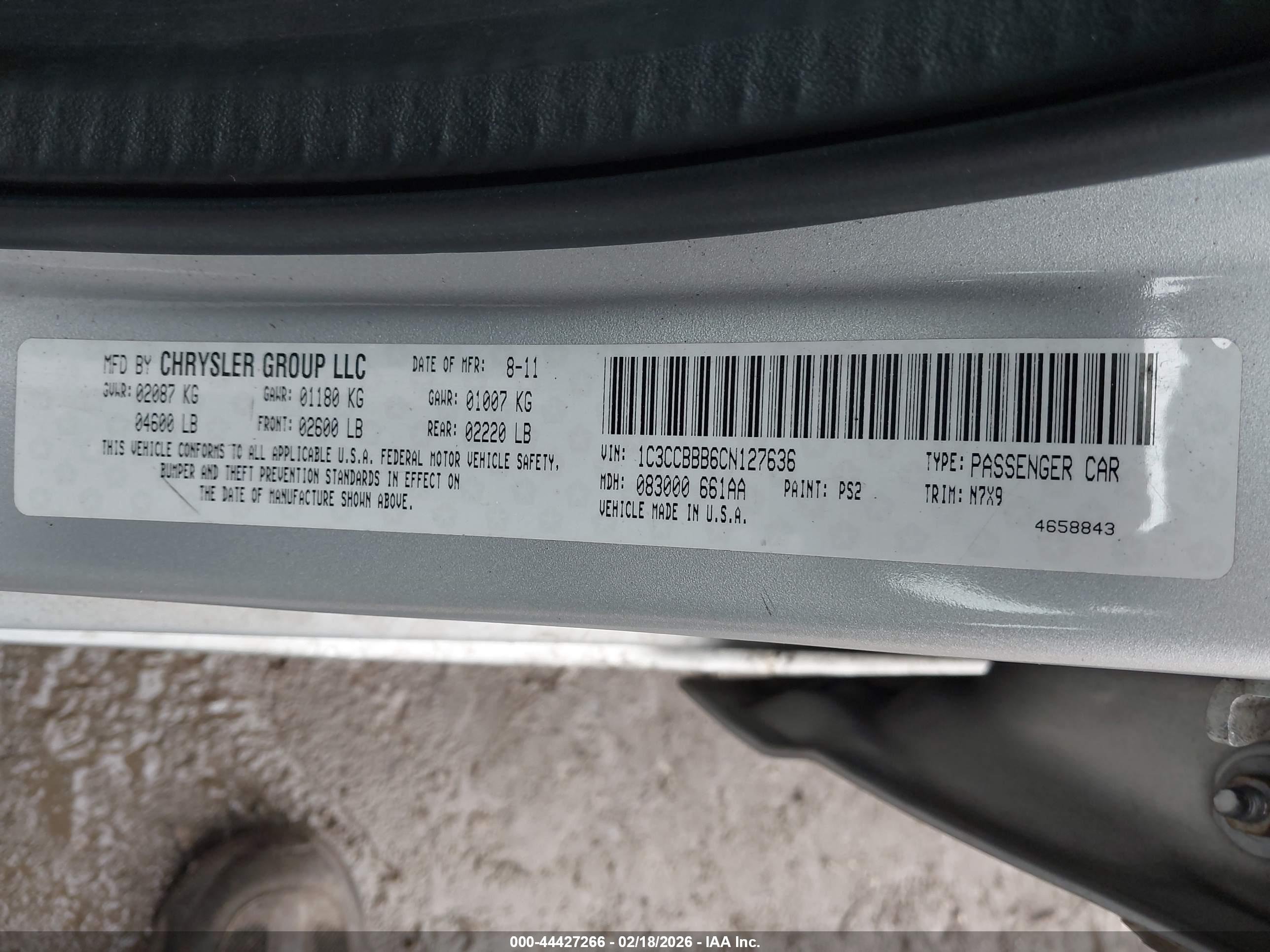 CHRYSLER 200 image 9