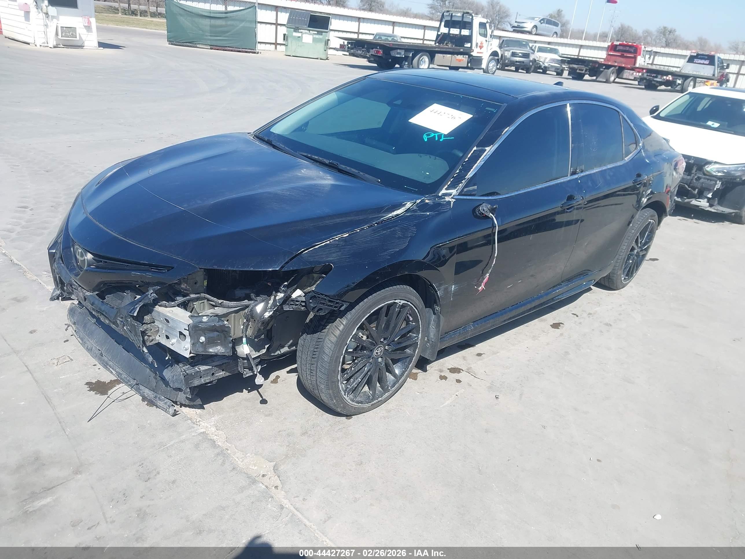 TOYOTA CAMRY image 2