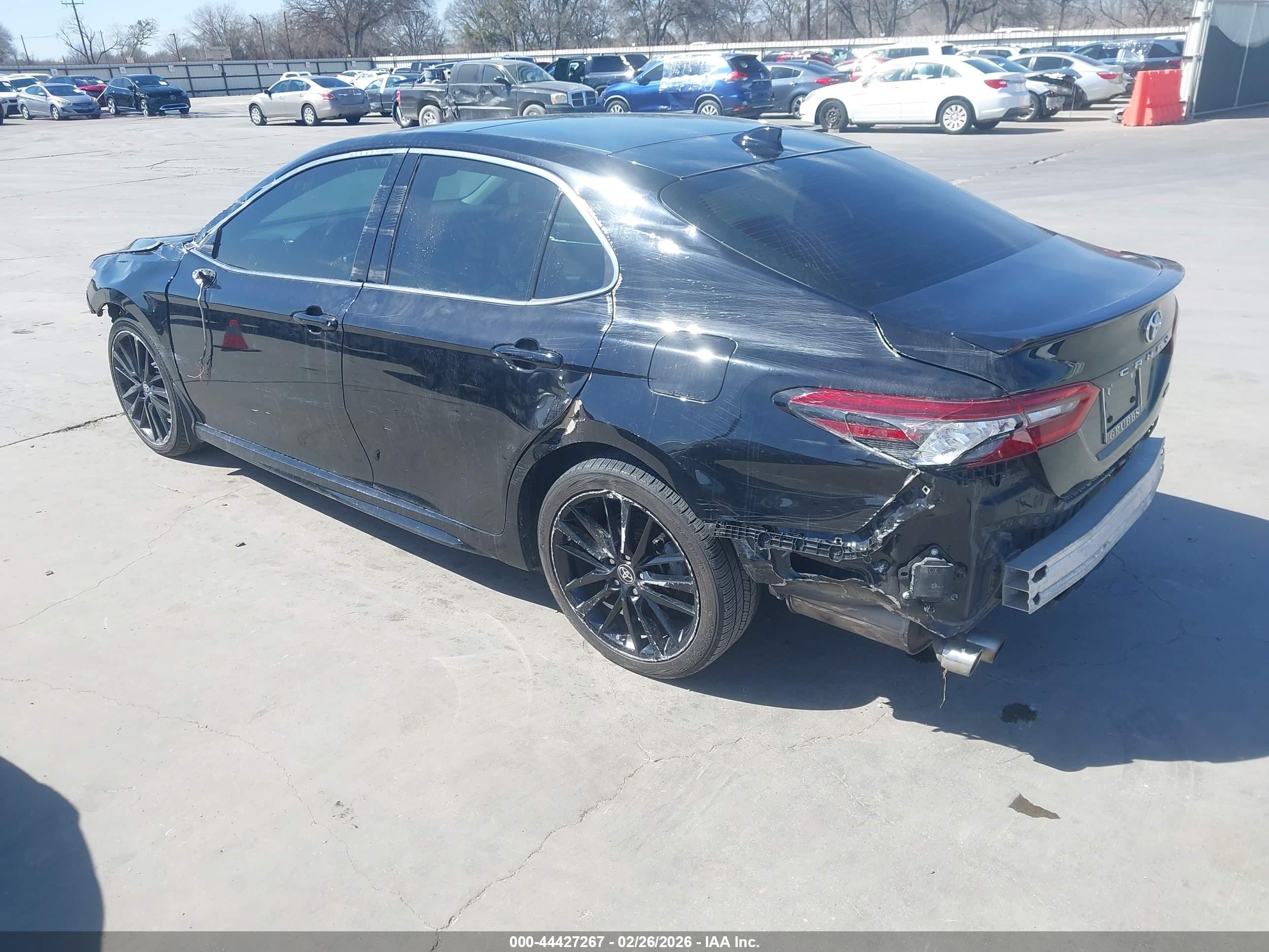 TOYOTA CAMRY image 3