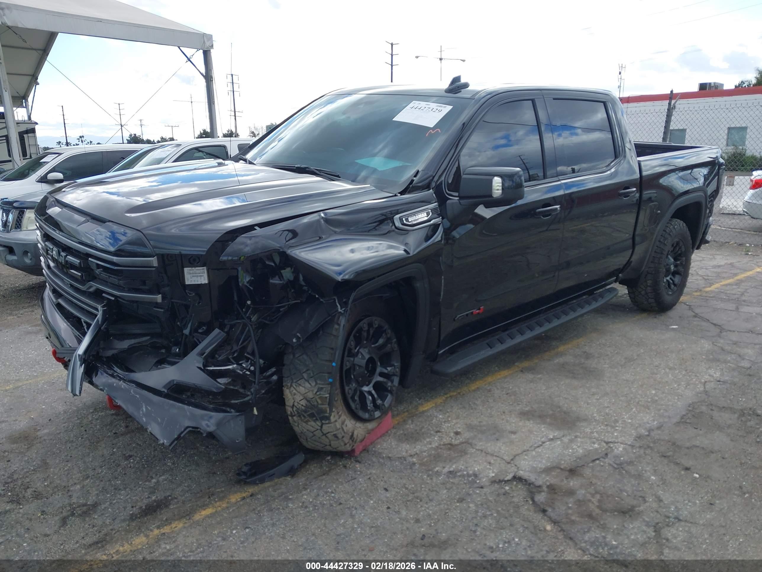 GMC SIERRA image 2