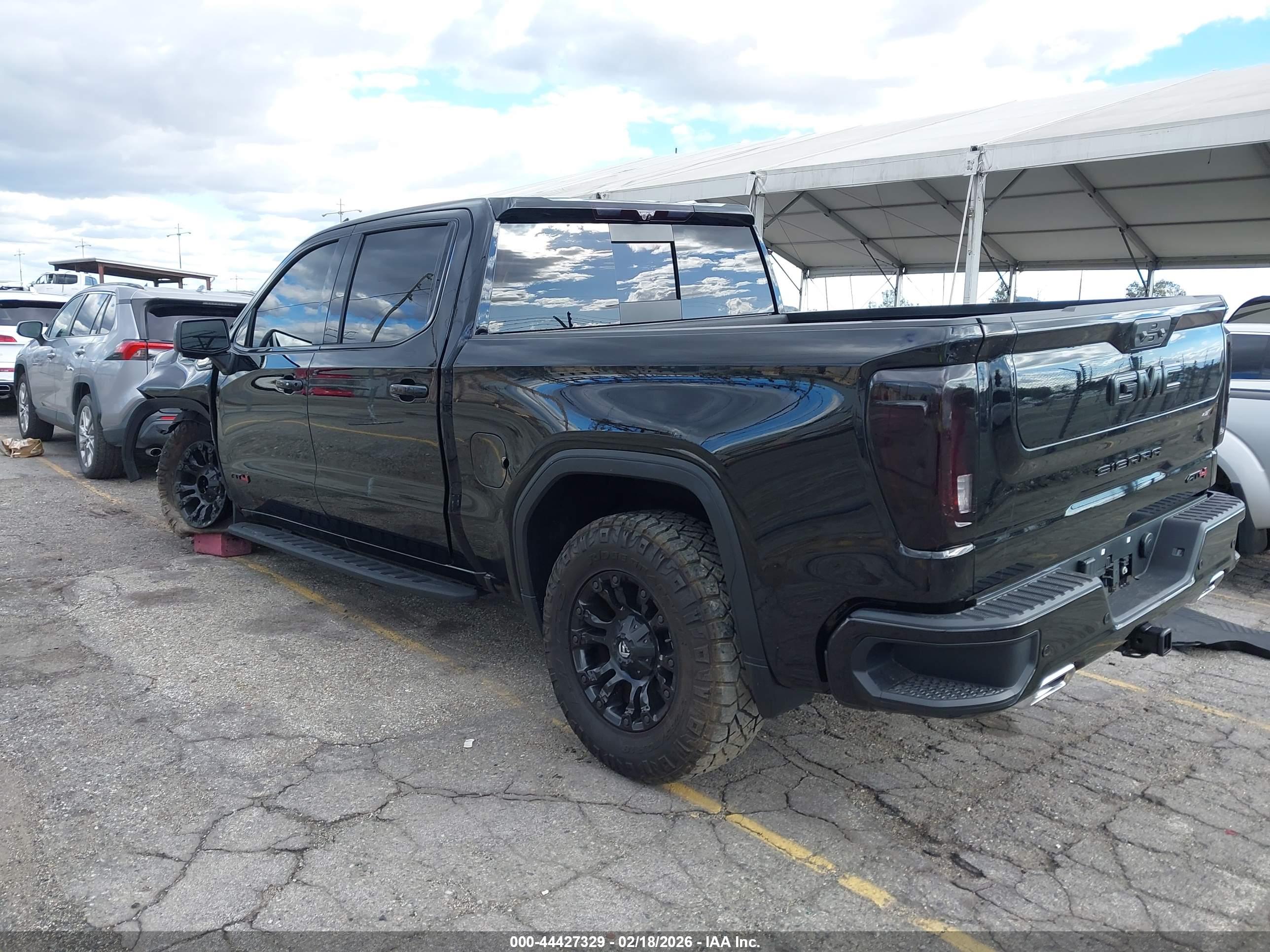 GMC SIERRA image 3