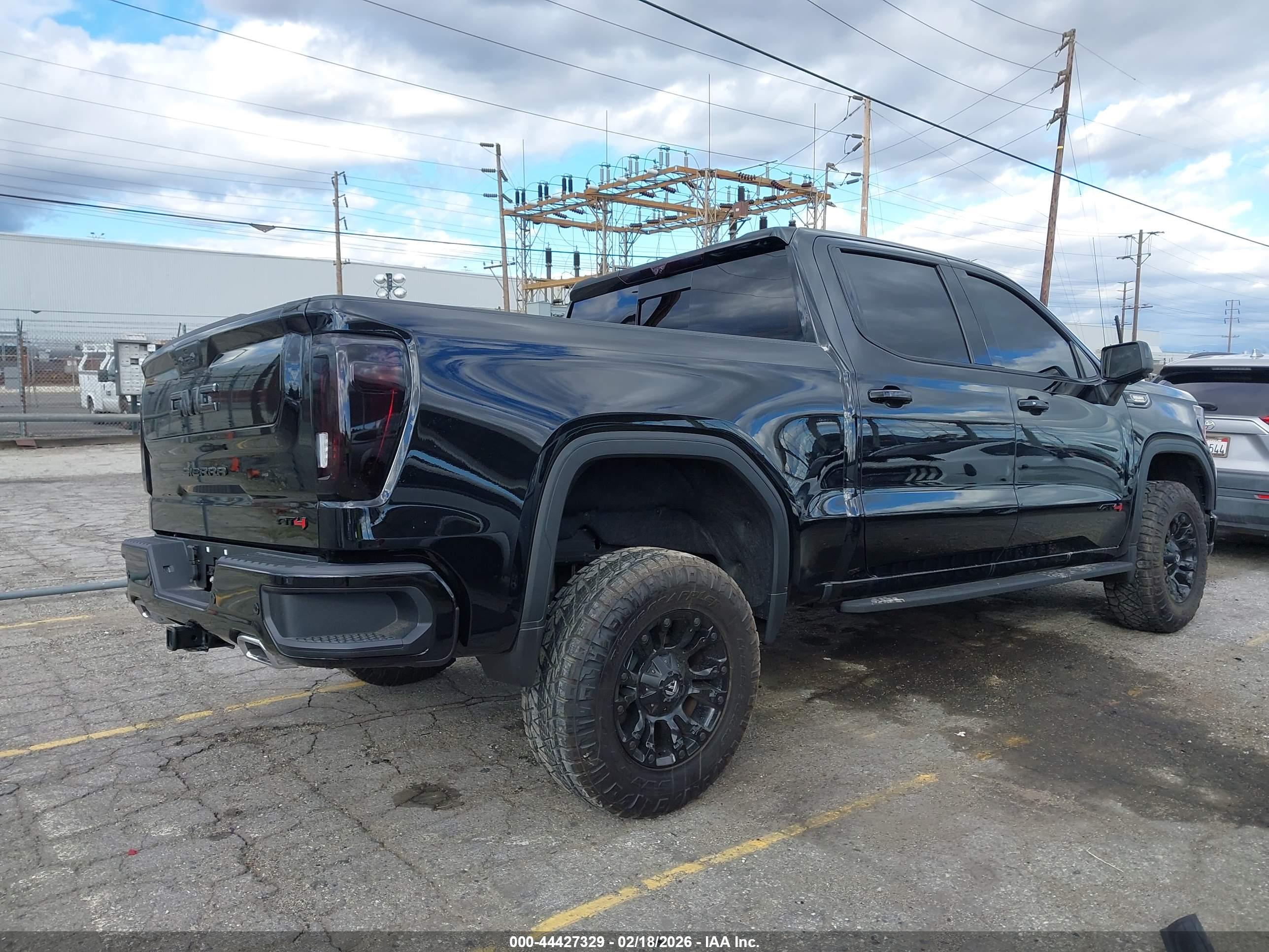 GMC SIERRA image 4