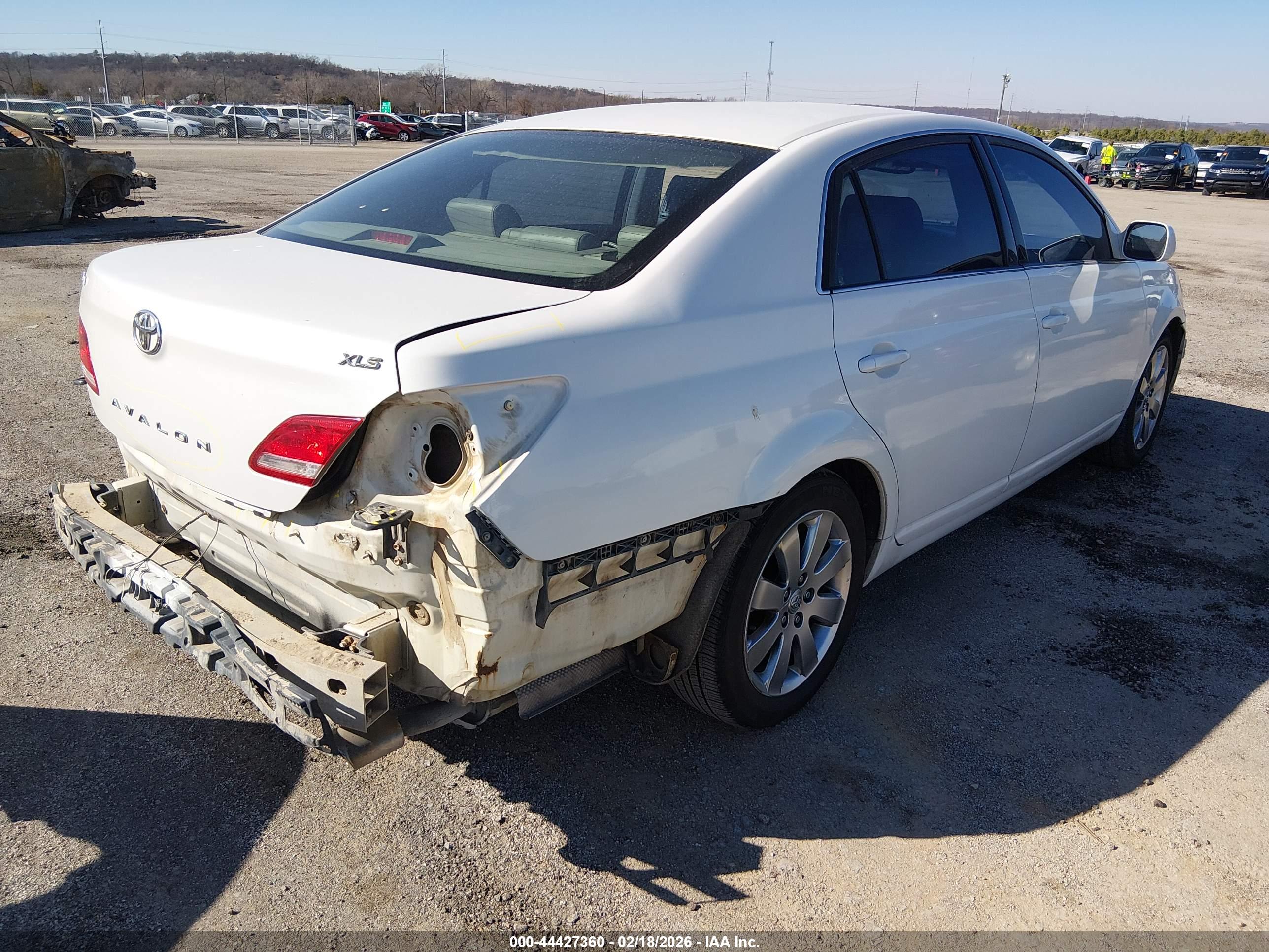 TOYOTA AVALON image 4
