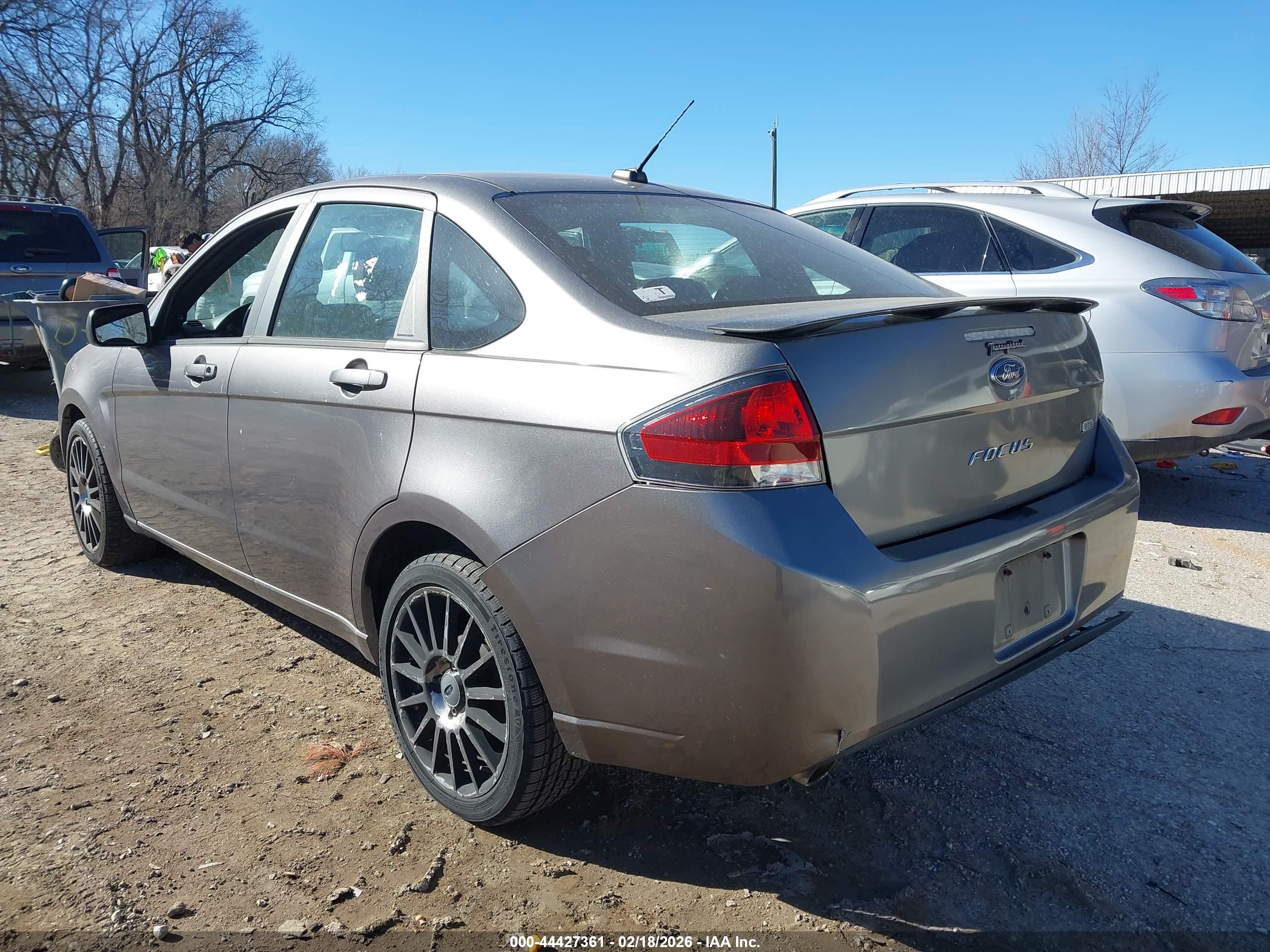 FORD FOCUS image 3