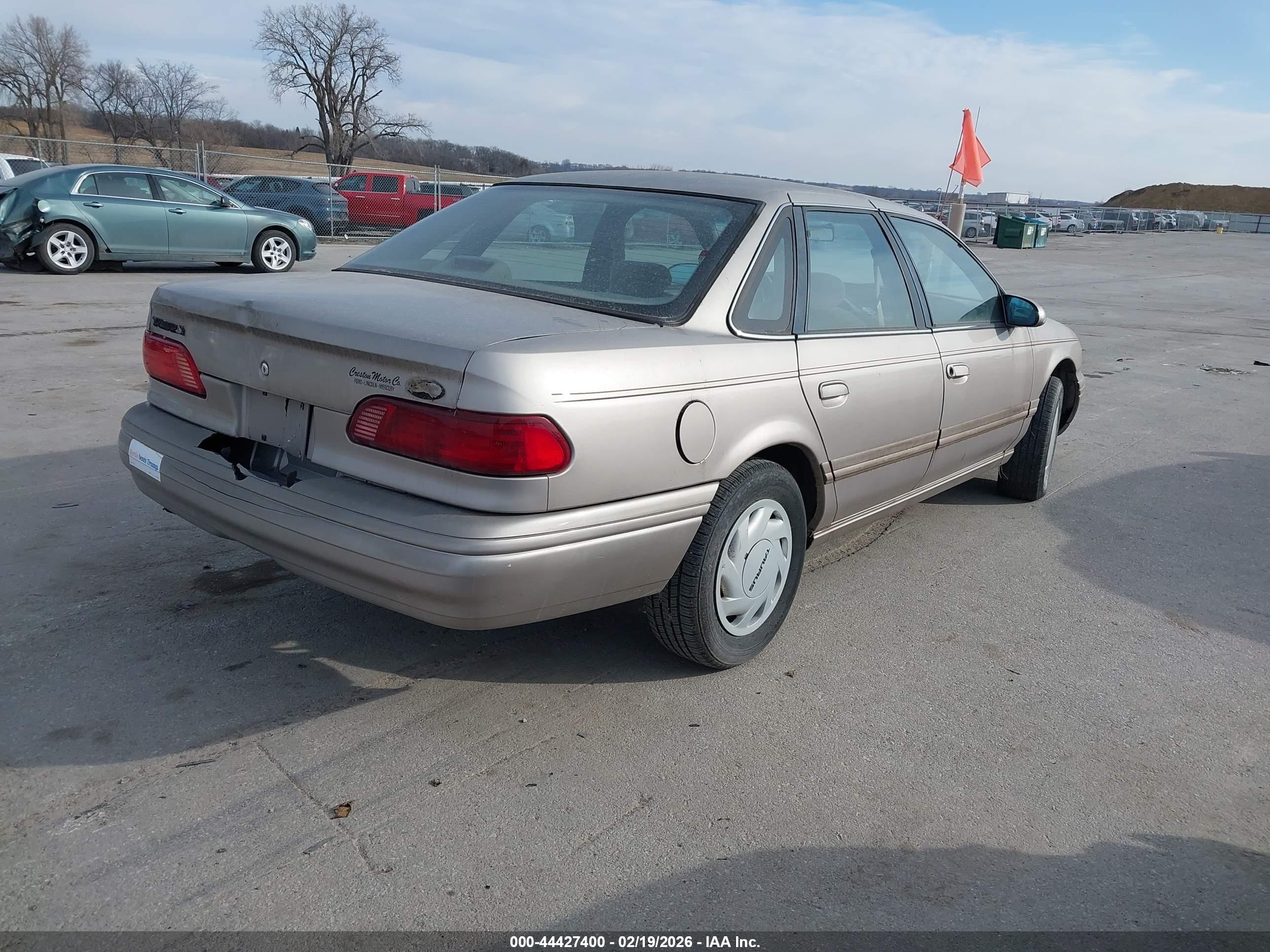 FORD TAURUS image 4