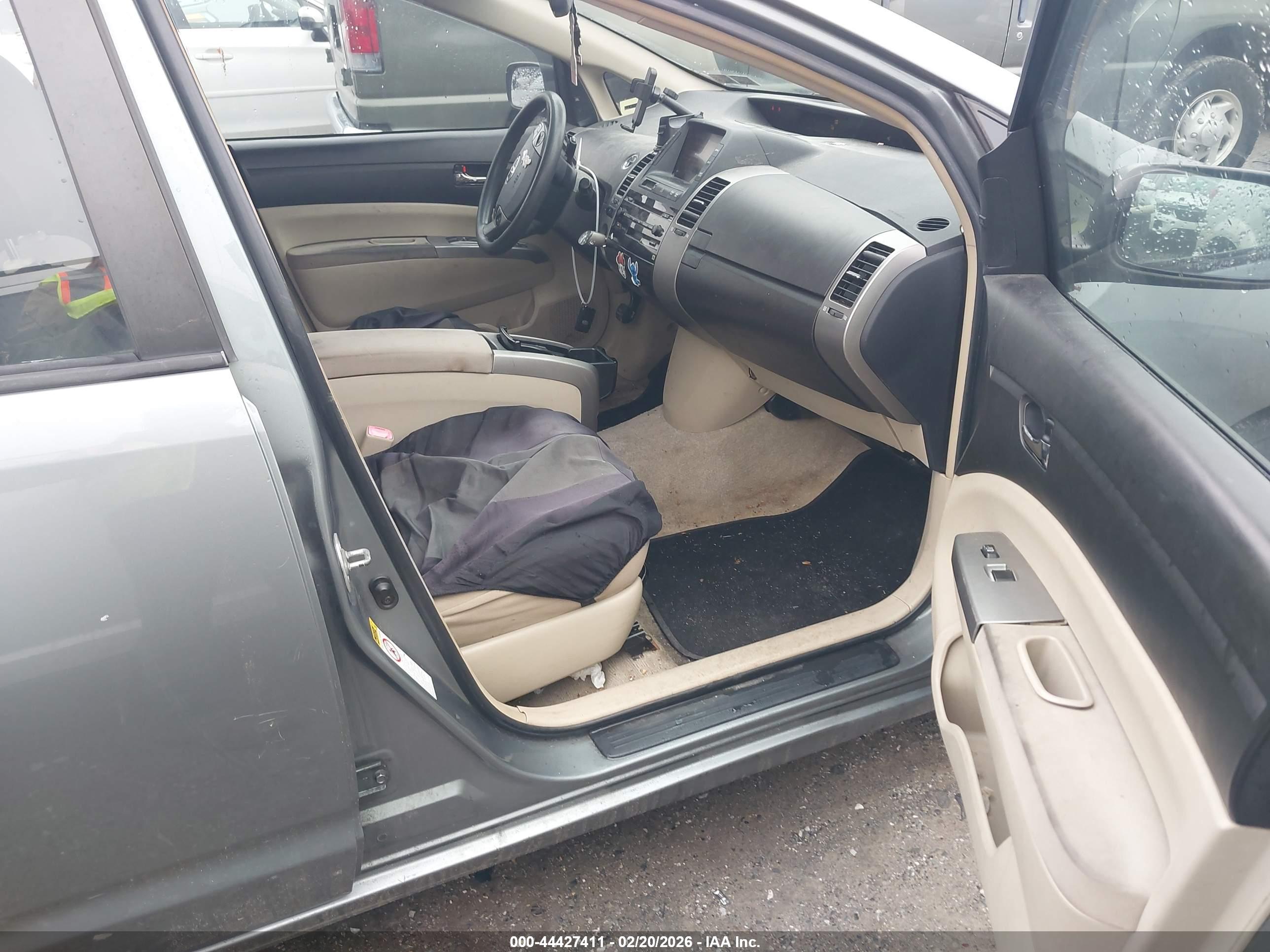 TOYOTA PRIUS image 5