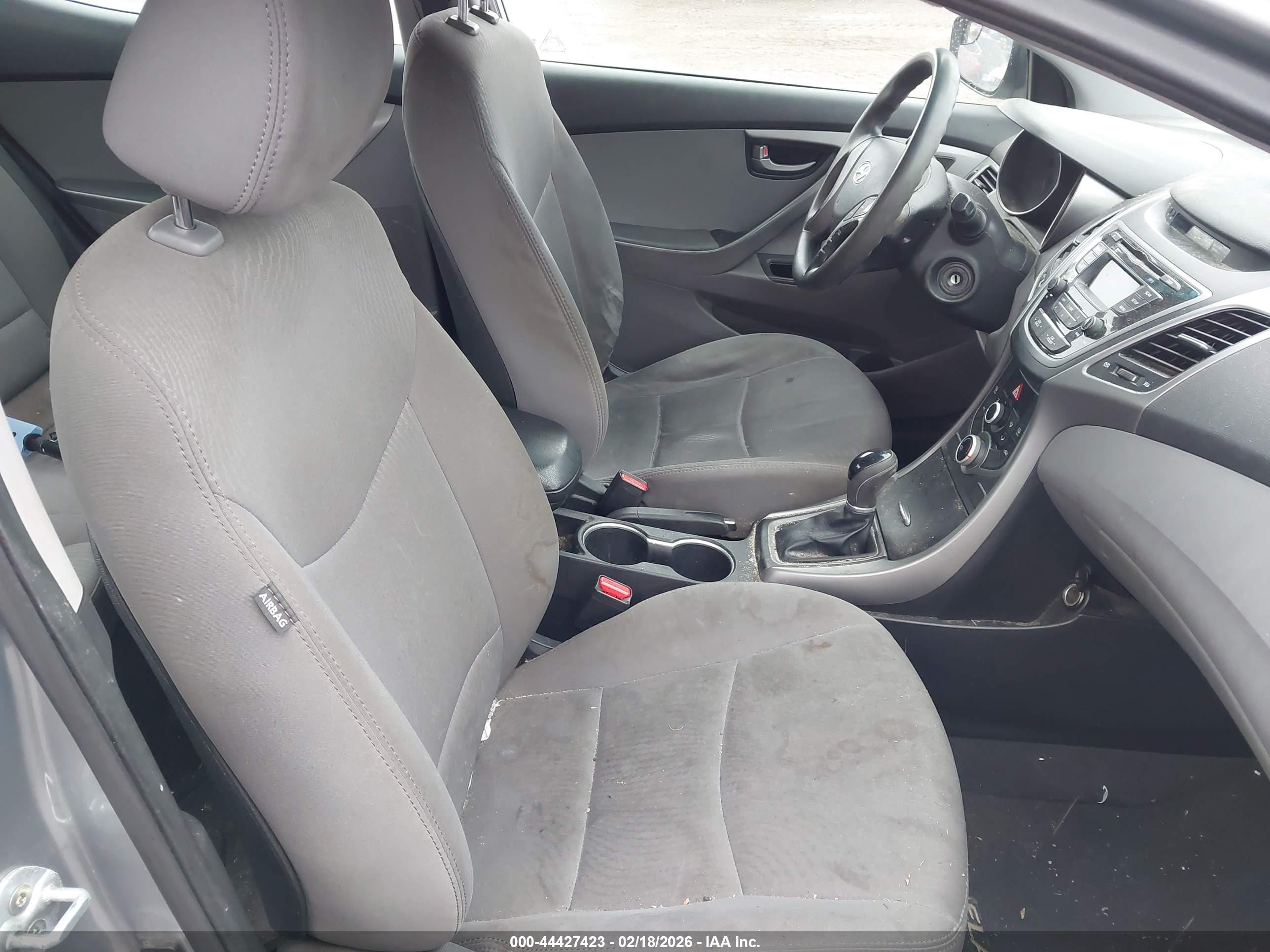 HYUNDAI ELANTRA image 5