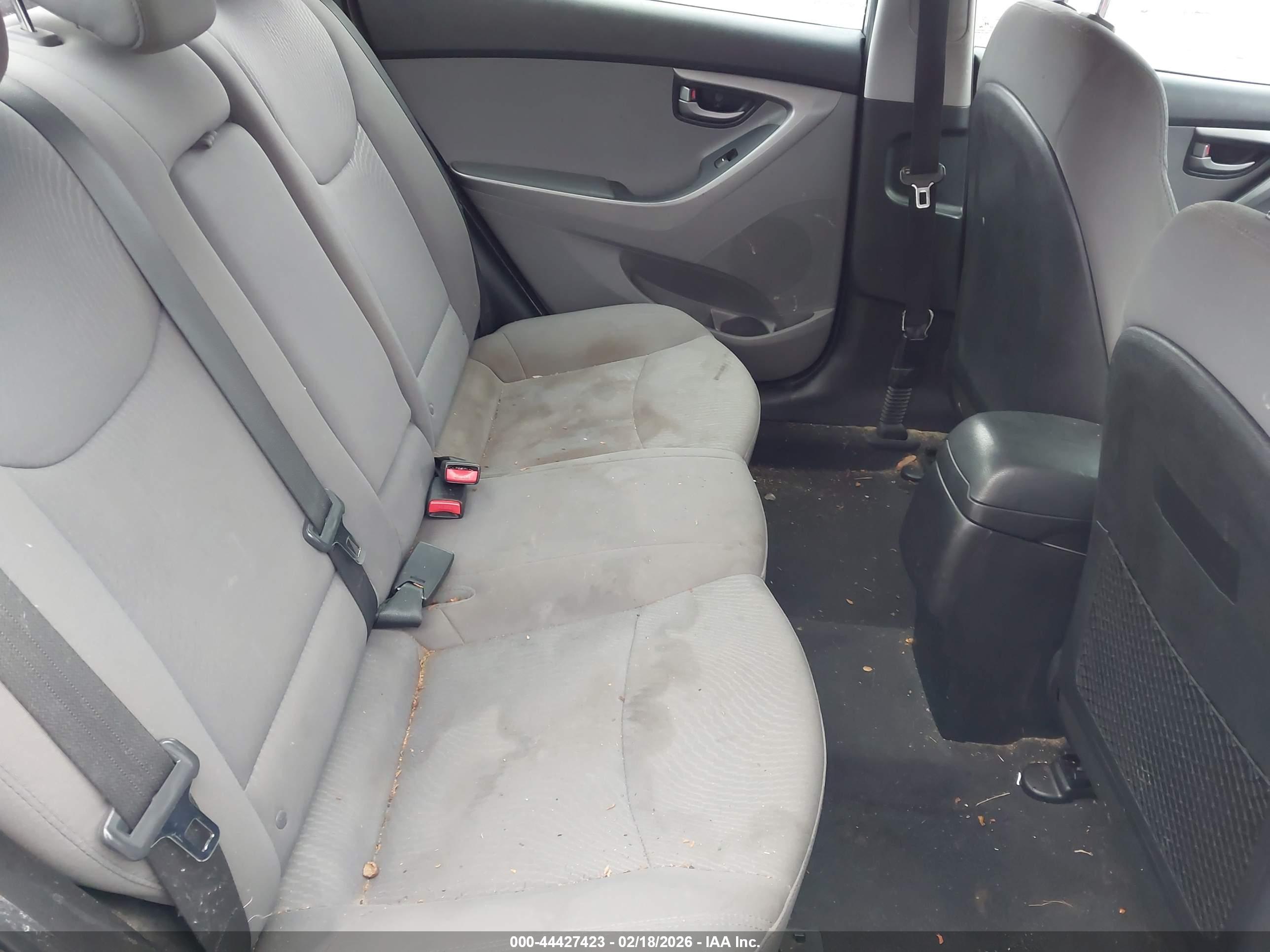 HYUNDAI ELANTRA image 8
