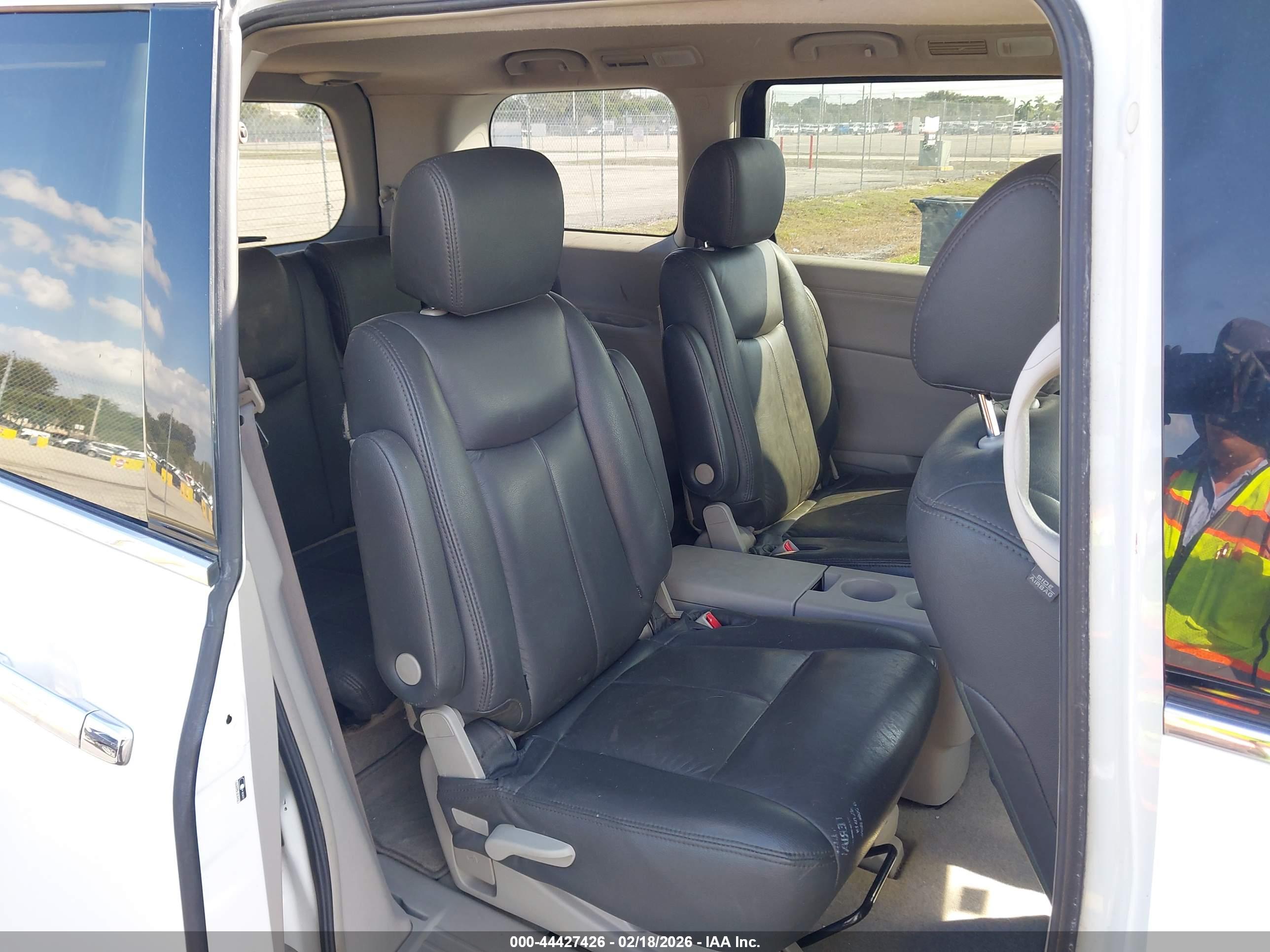 NISSAN QUEST image 8