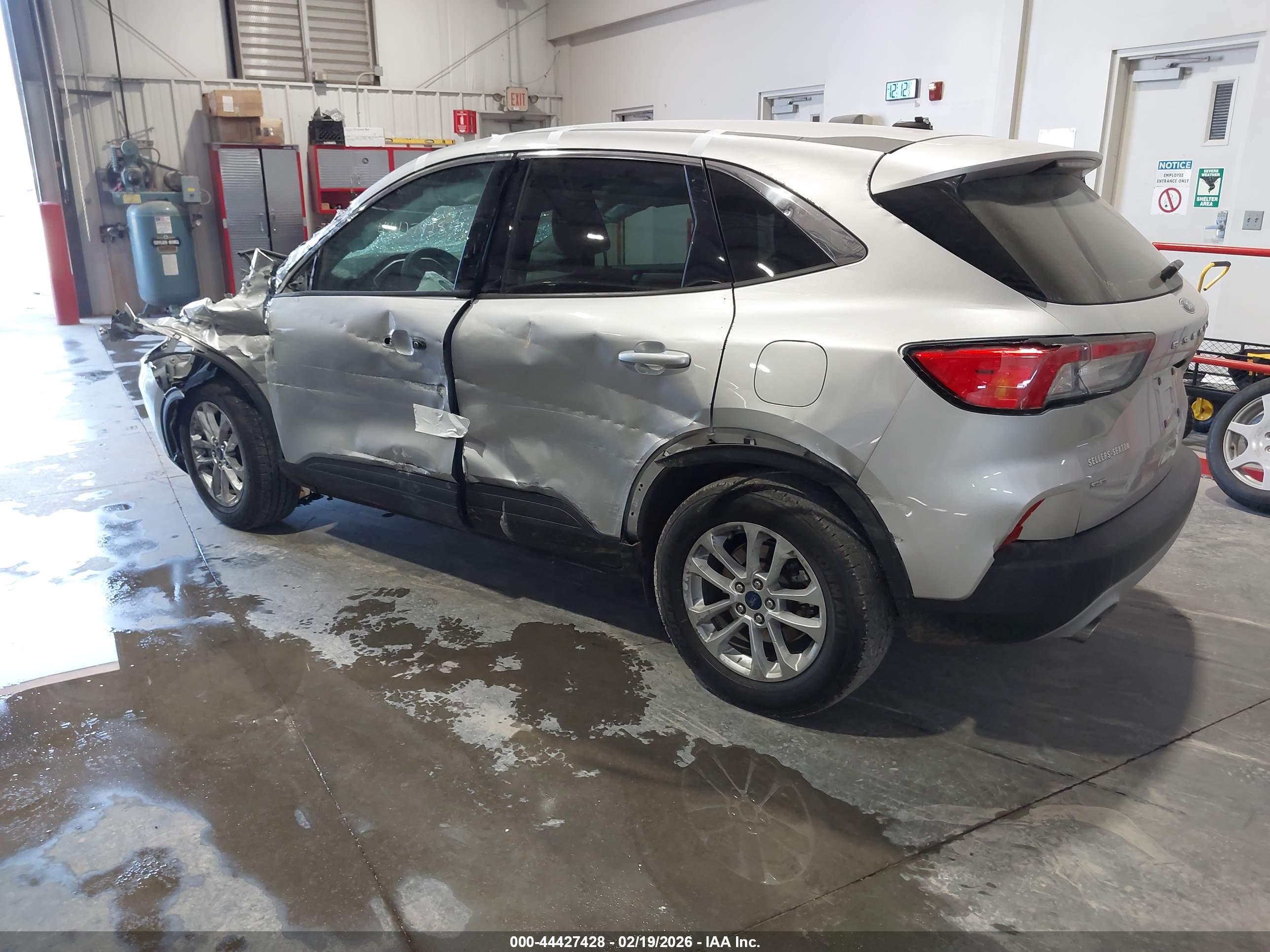 FORD ESCAPE image 3