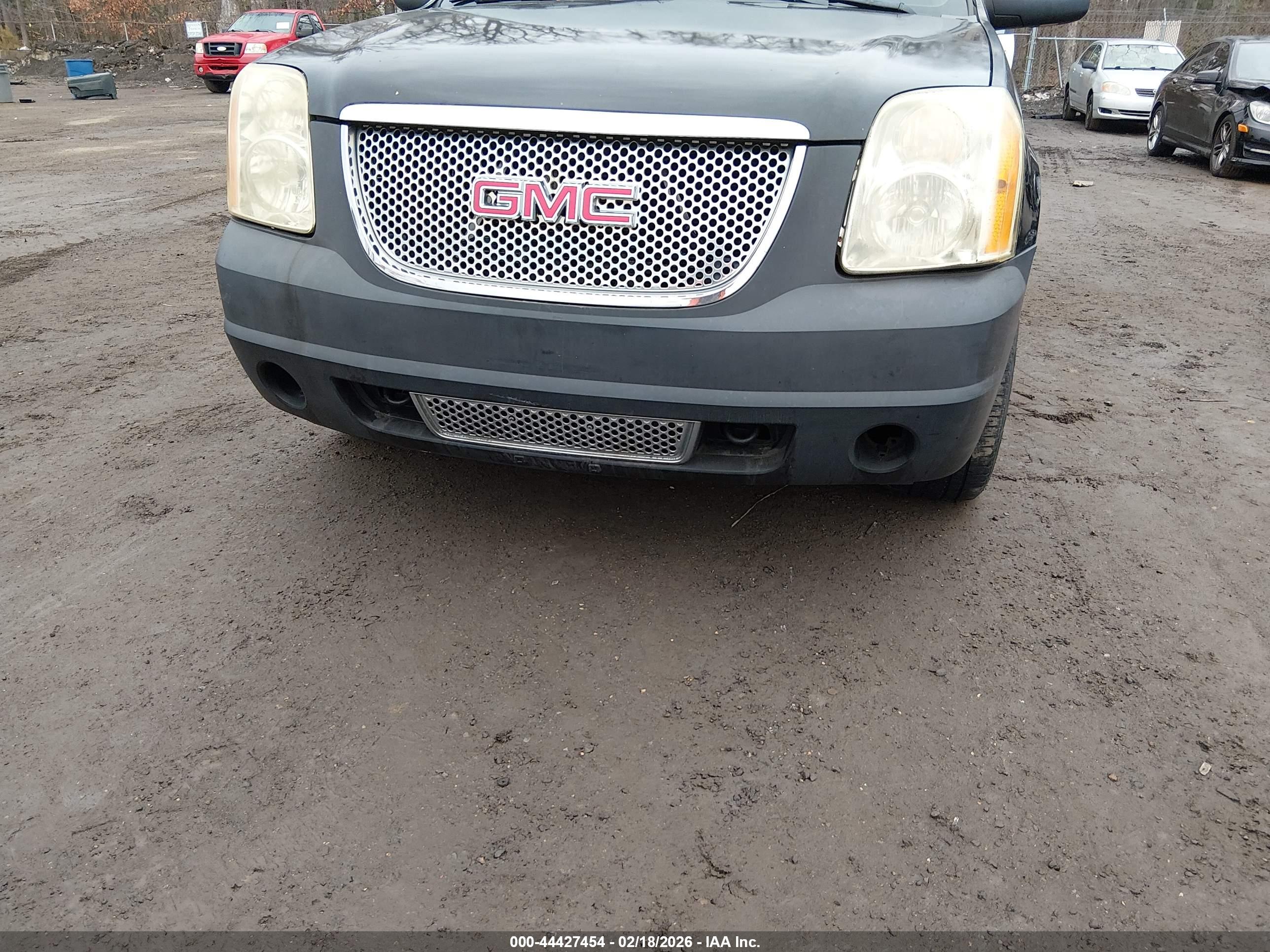 GMC YUKON image 6