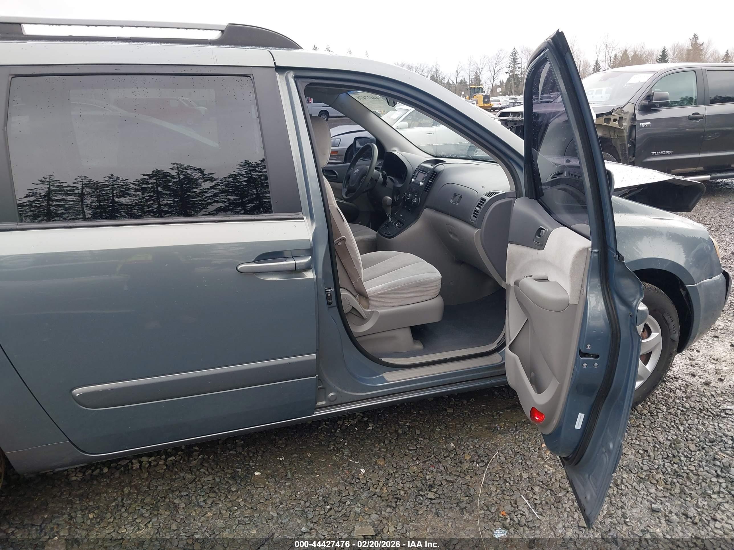KIA SEDONA image 5