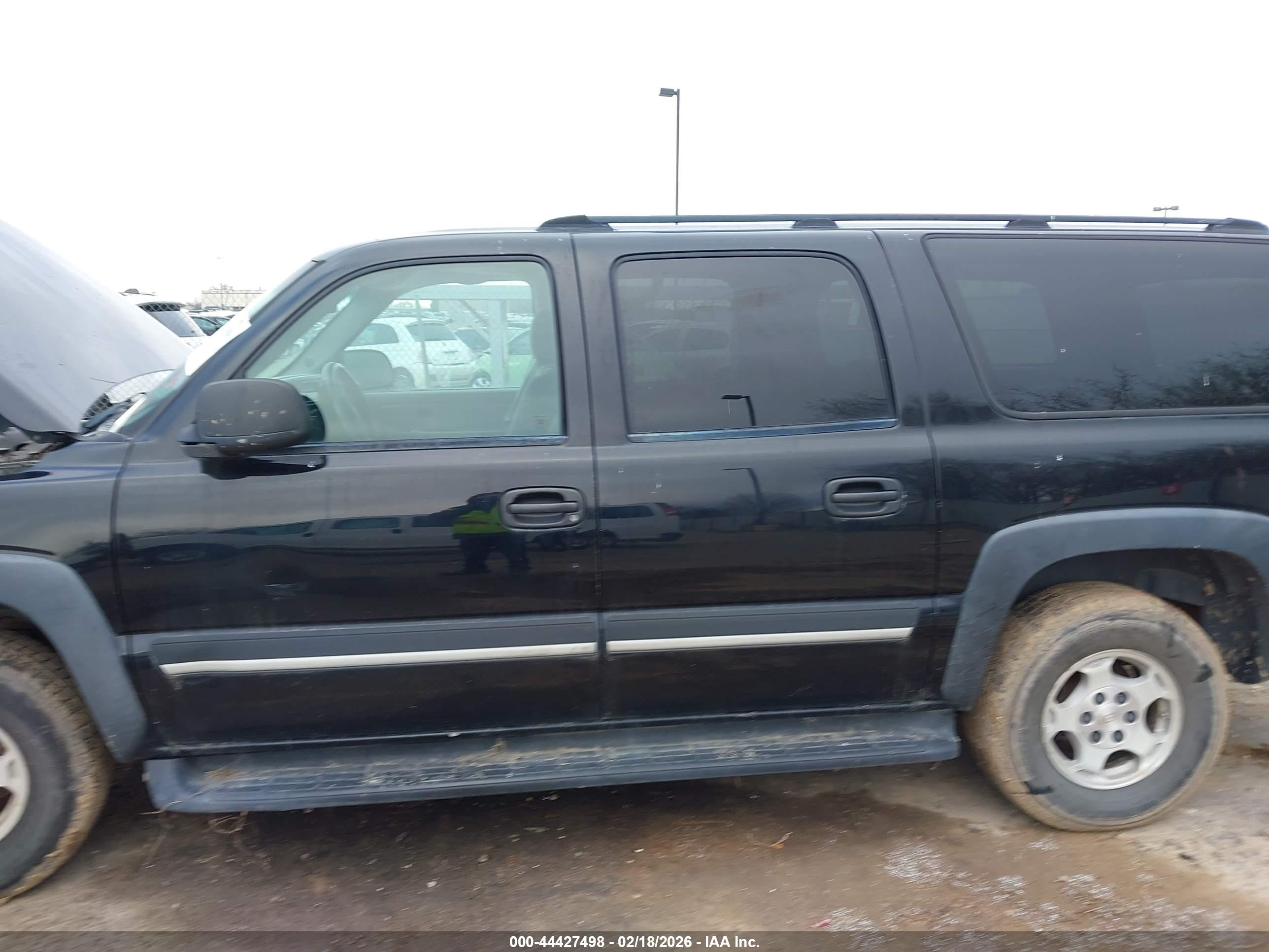 CHEVROLET SUBURBAN image 6