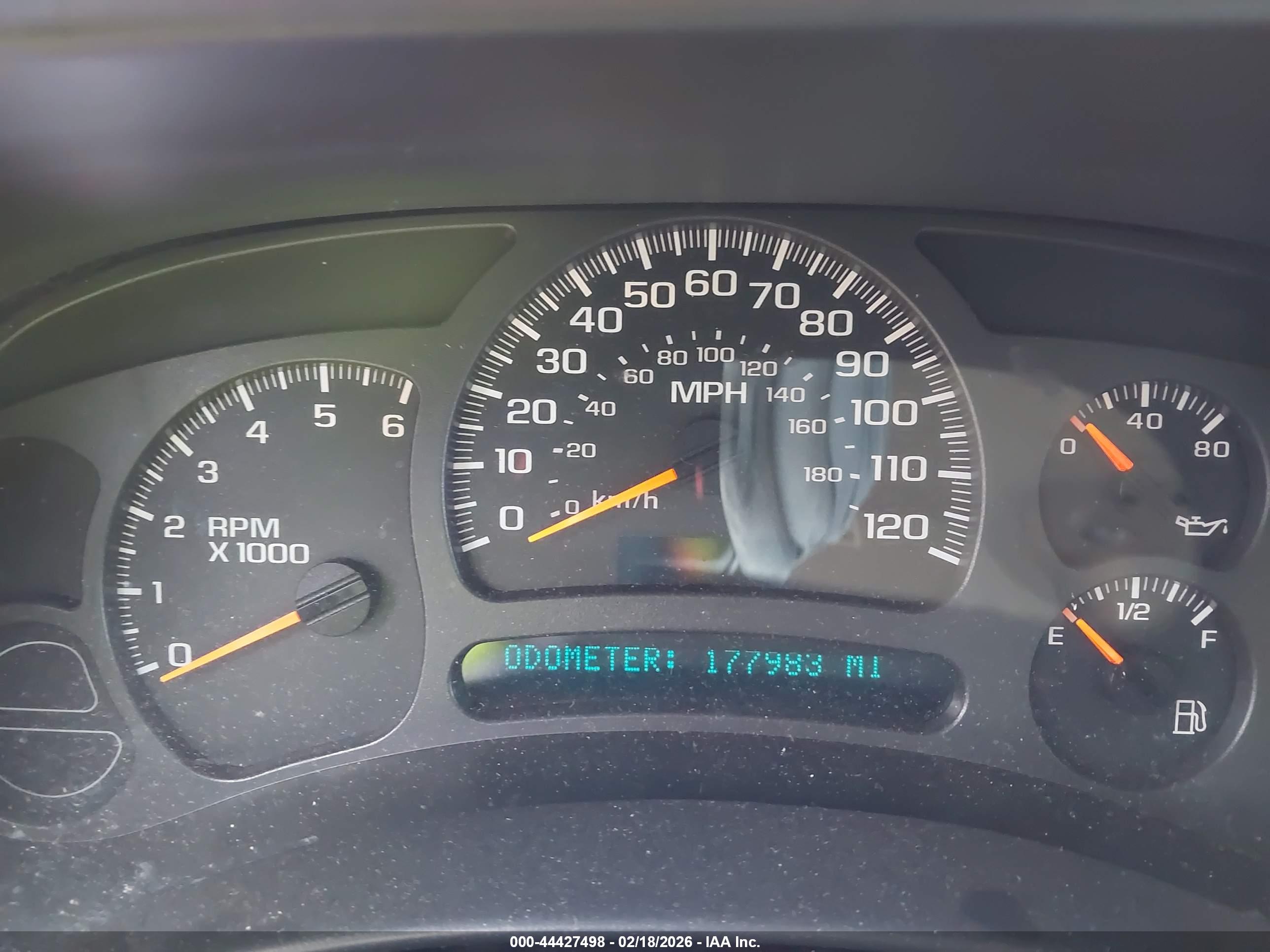CHEVROLET SUBURBAN image 7