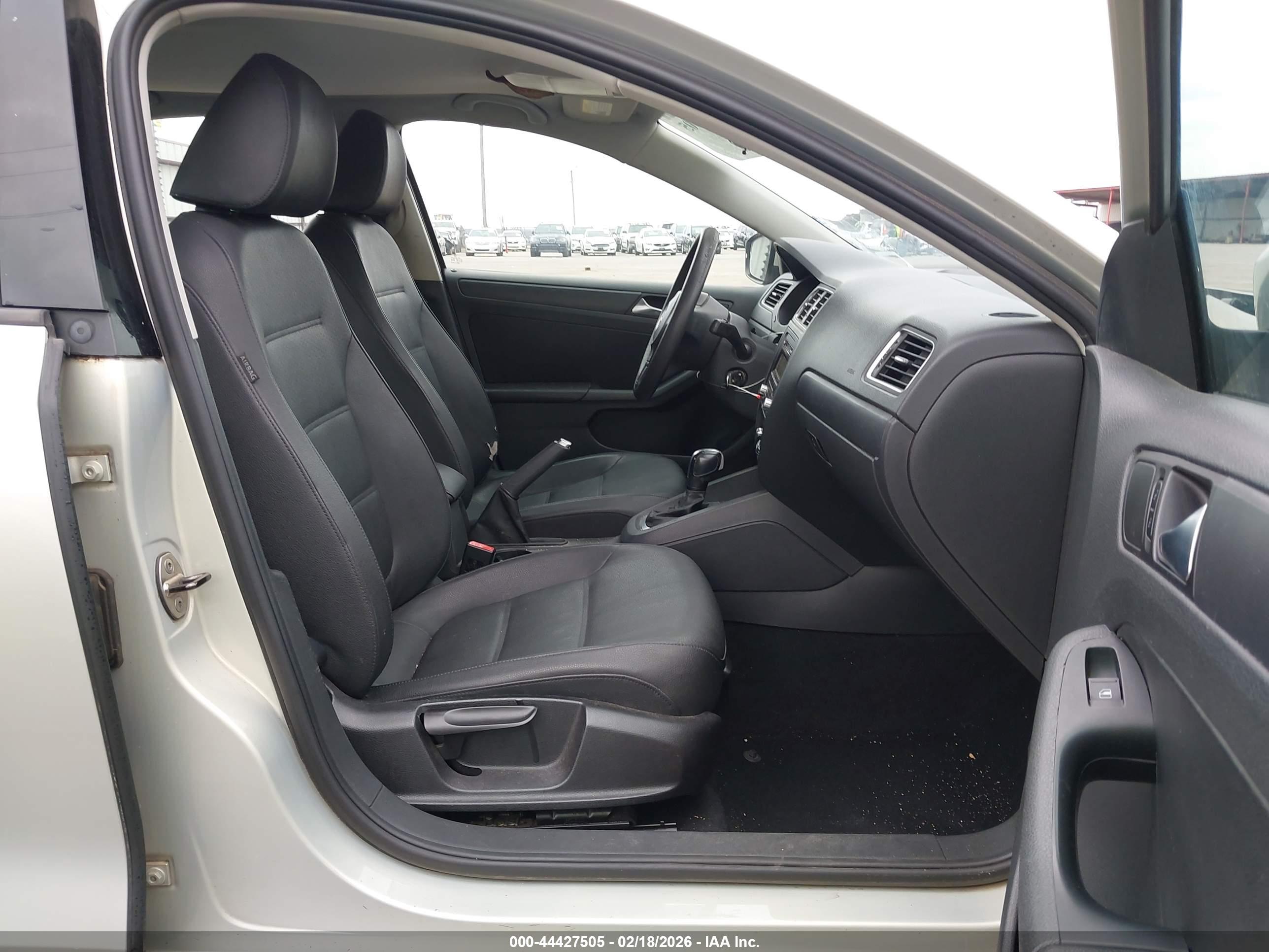 VOLKSWAGEN JETTA image 5